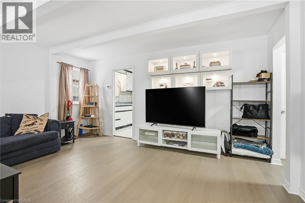 4 Hilda Street, St. Catharines, ON - Indoor Photo Showing Living Room
