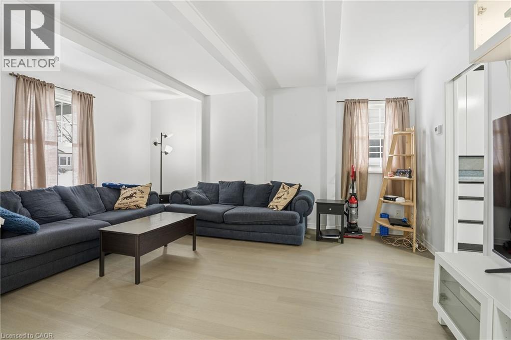 4 Hilda Street, St. Catharines, ON - Indoor Photo Showing Living Room