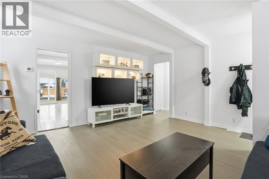 4 Hilda Street, St. Catharines, ON - Indoor Photo Showing Living Room