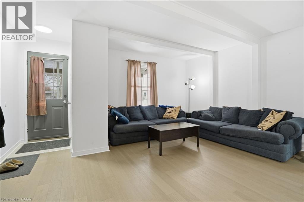 4 Hilda Street, St. Catharines, ON - Indoor Photo Showing Living Room
