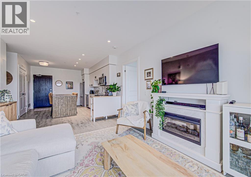 50 Grand Avenue S Unit# 609, Cambridge, ON - Indoor Photo Showing Living Room