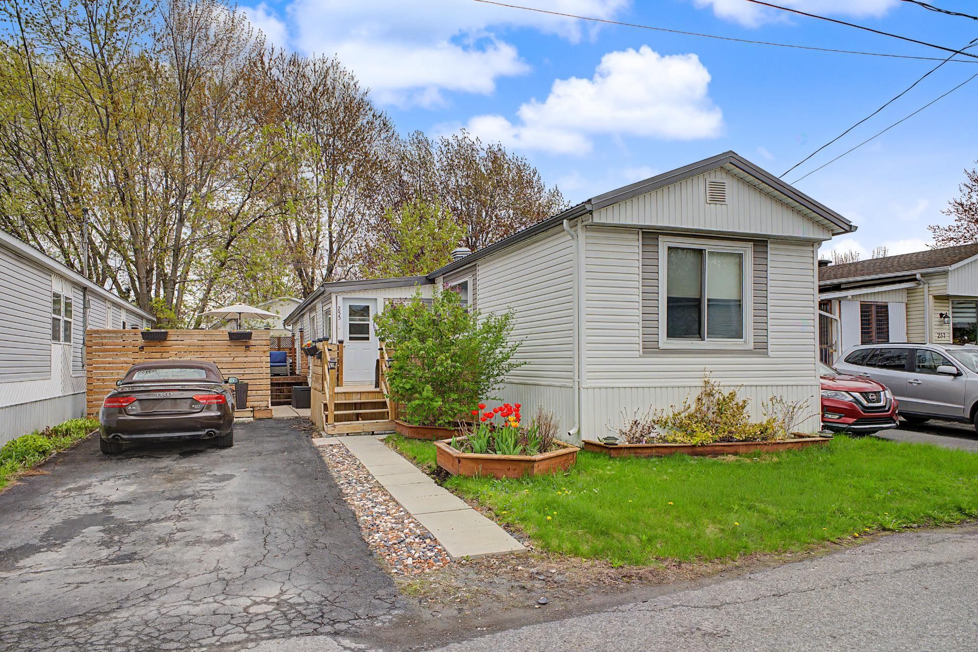Front of Structure - 255-3950 Boul. Sir-Wilfrid-Laurier, Longueuil (Saint-Hubert), QC - Outdoor