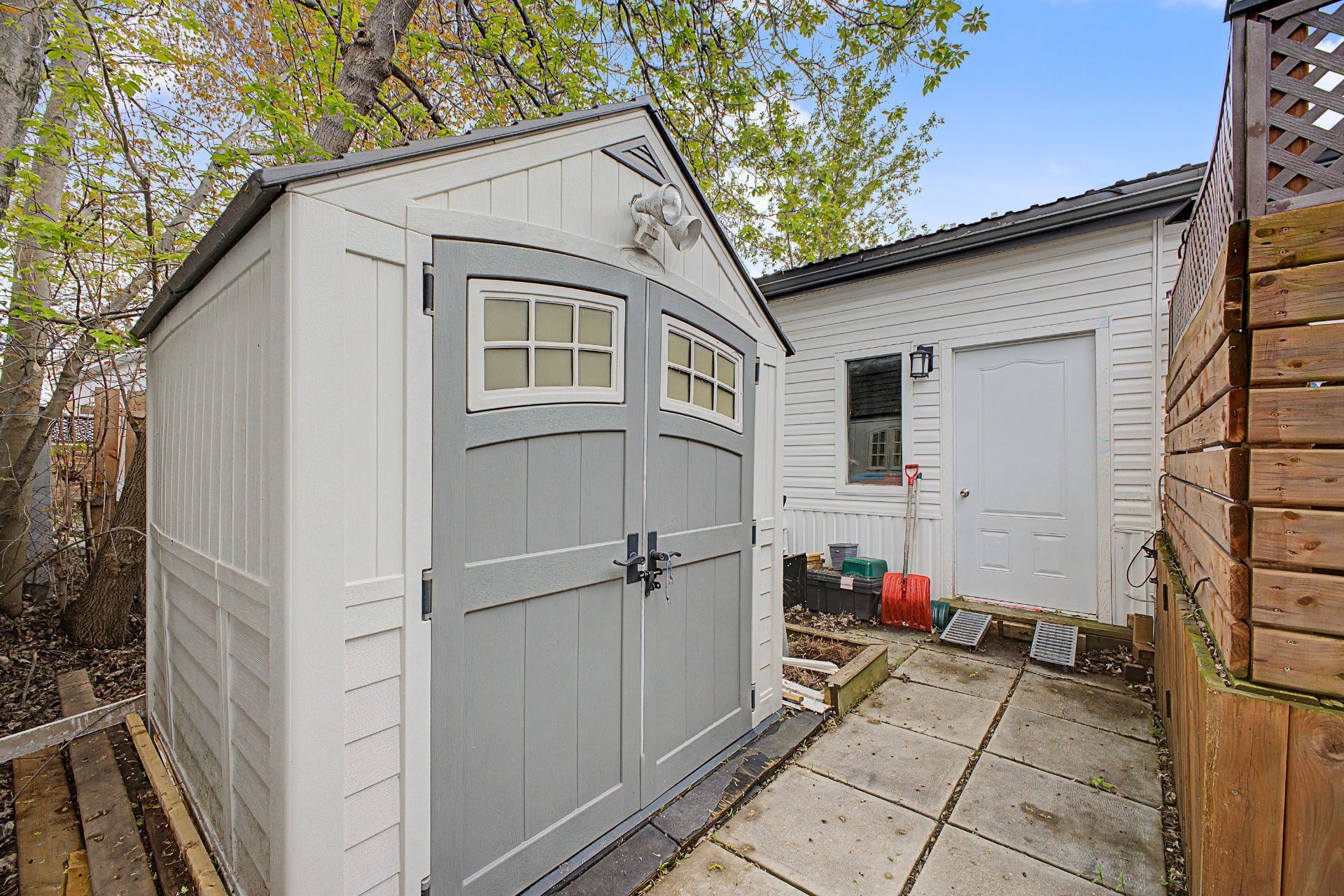 Shed - 255-3950 Boul. Sir-Wilfrid-Laurier, Longueuil (Saint-Hubert), QC - Outdoor