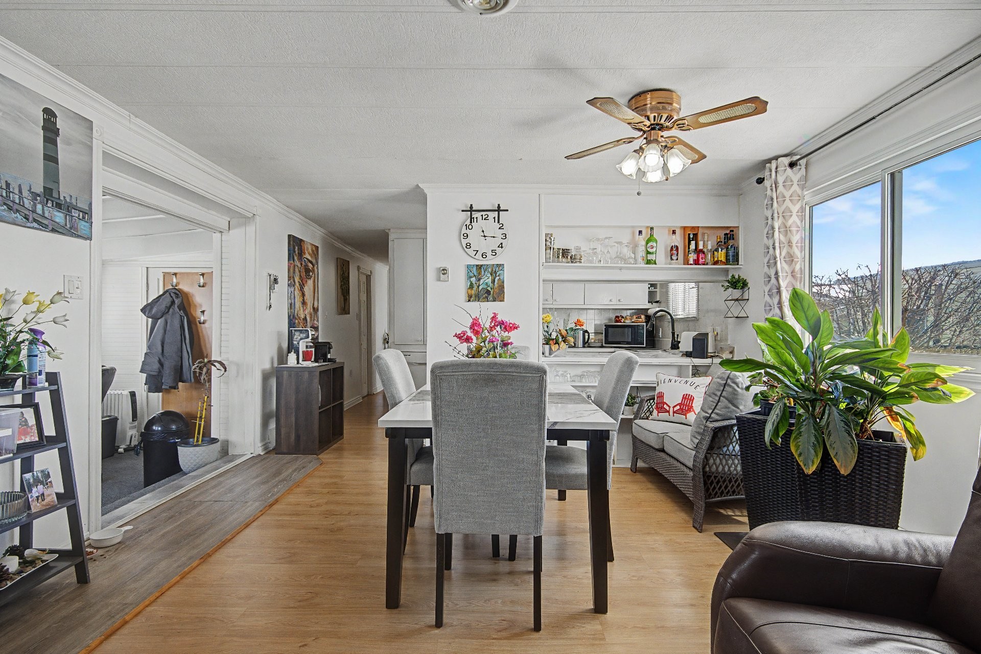 Dining Room - 255-3950 Boul. Sir-Wilfrid-Laurier, Longueuil (Saint-Hubert), QC - Indoor