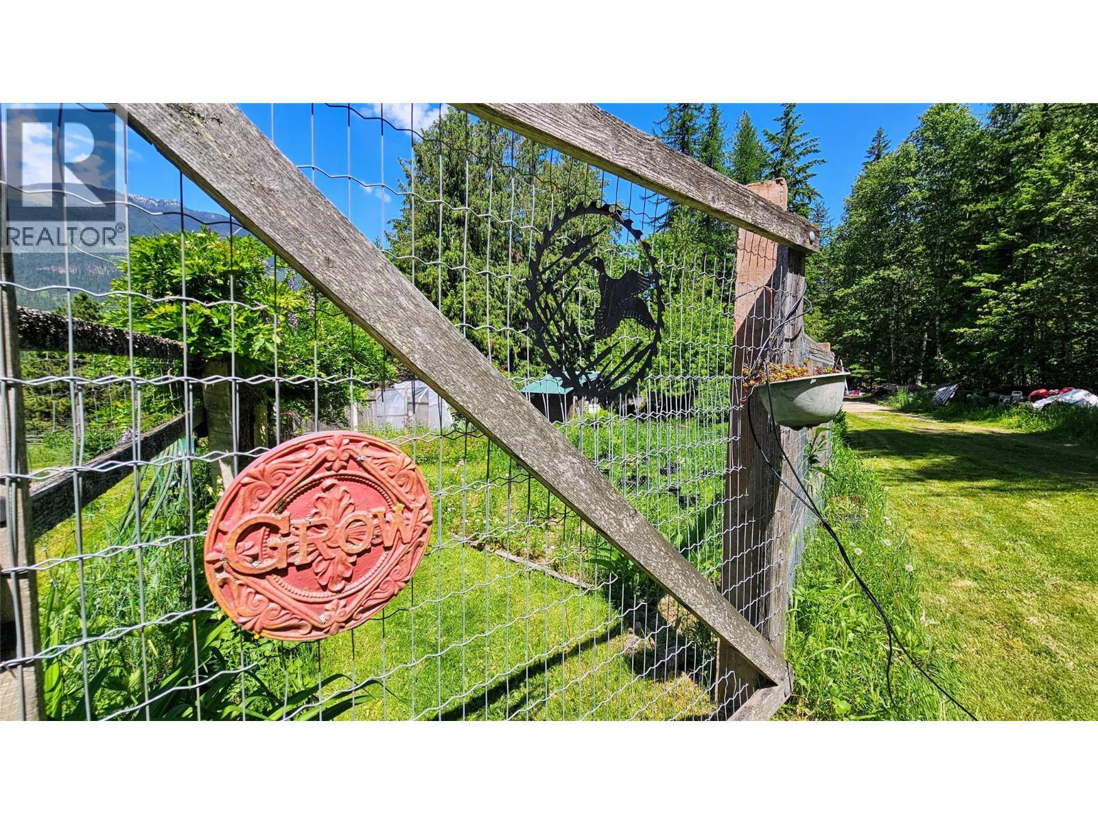 8496 B Procter Road E, Procter, BC - Outdoor