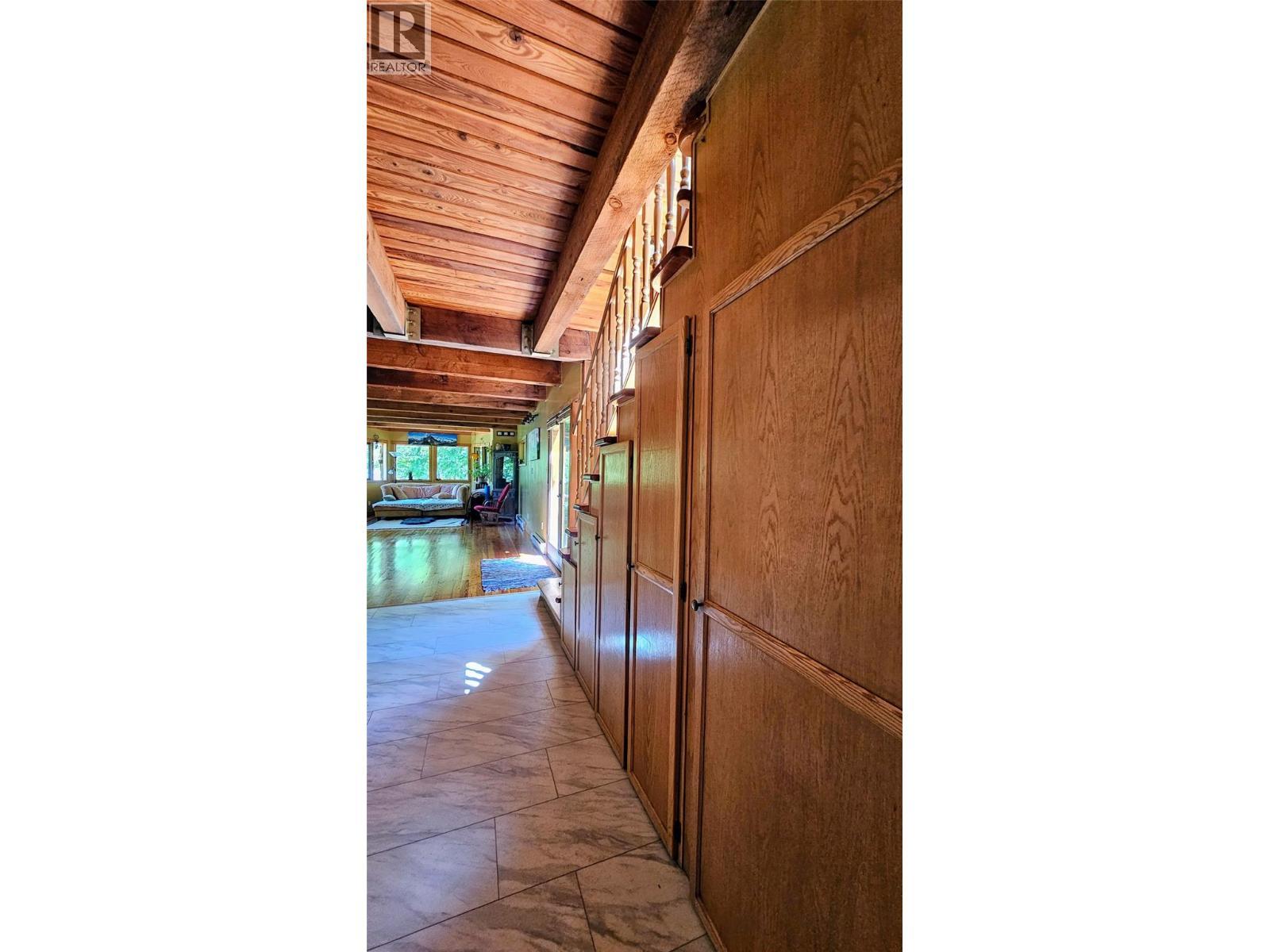 8496 B Procter Road E, Procter, BC - Indoor Photo Showing Other Room