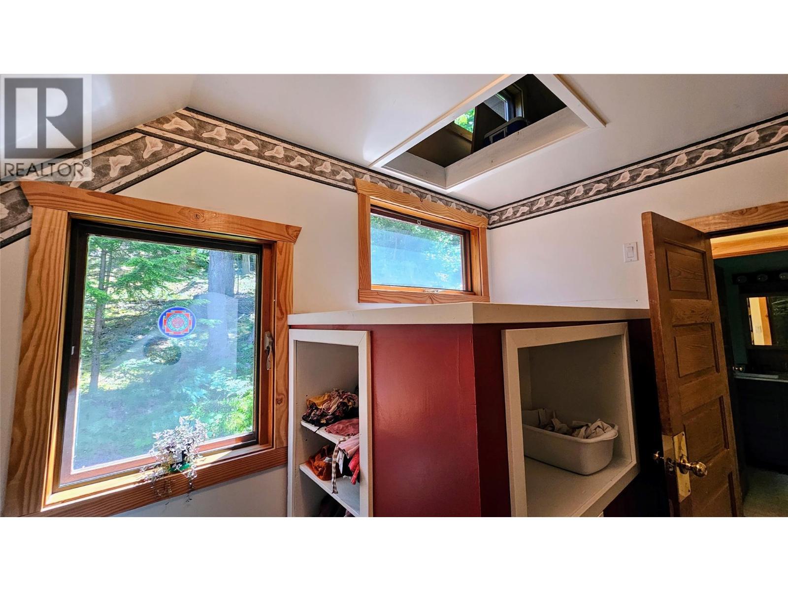 8496 B Procter Road E, Procter, BC - Indoor Photo Showing Other Room