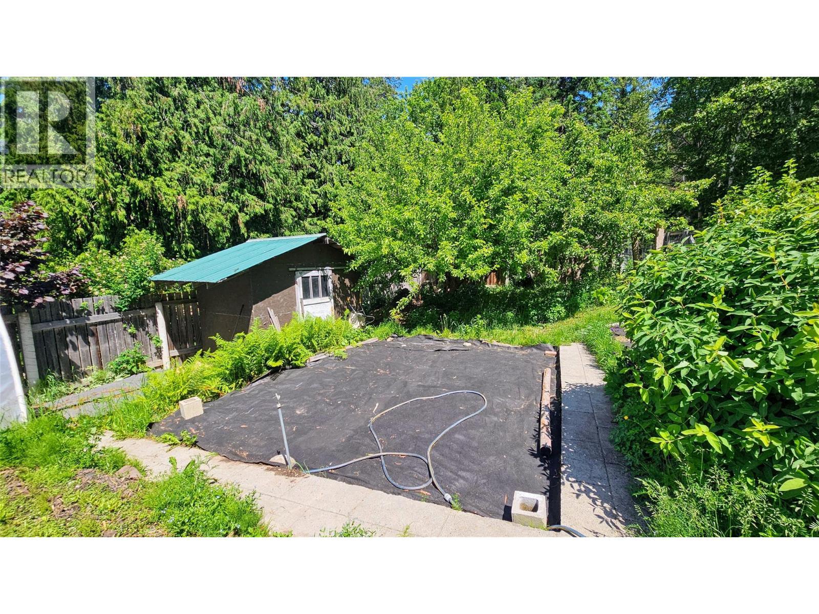 8496 B Procter Road E, Procter, BC - Outdoor