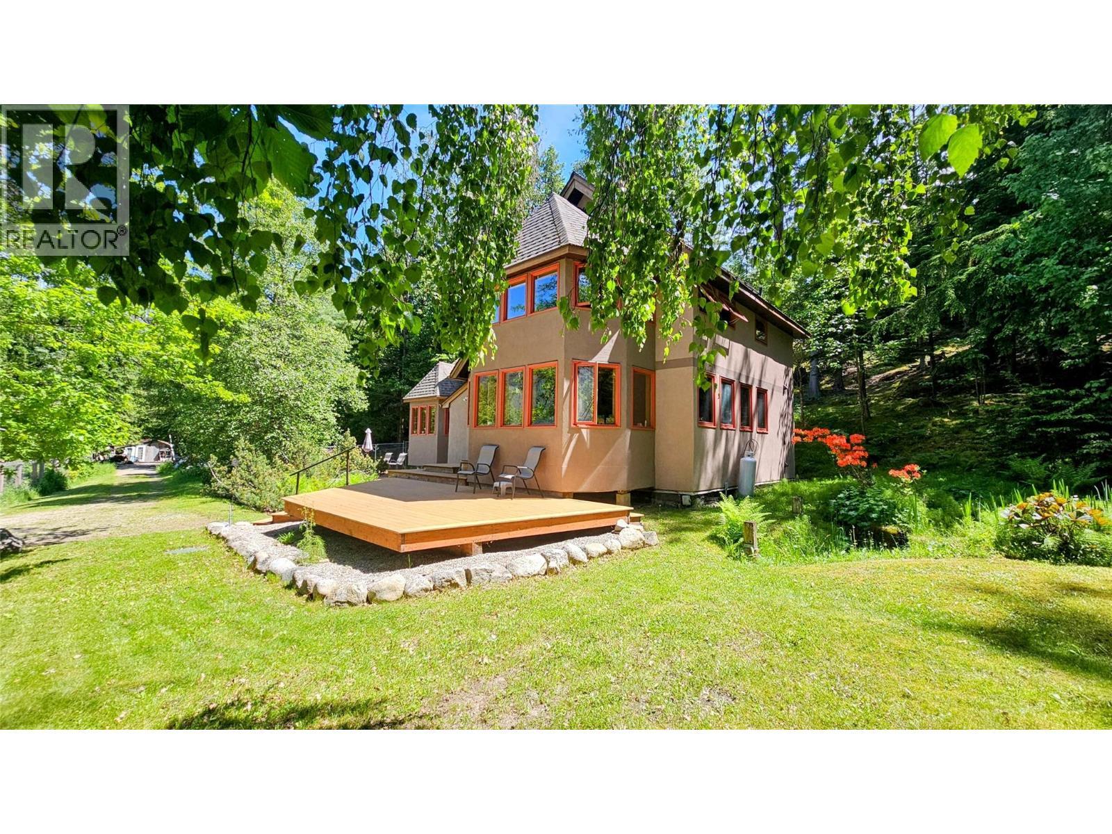 8496 B Procter Road E, Procter, BC - Outdoor With Deck Patio Veranda