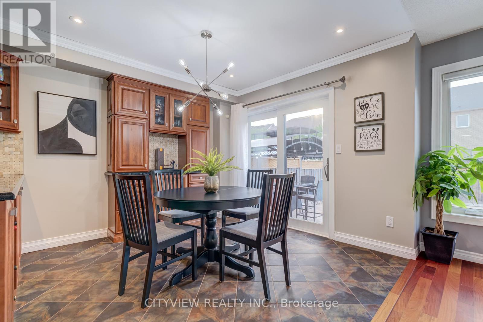 3339 Cactus Gate, Mississauga, ON - Indoor Photo Showing Dining Room