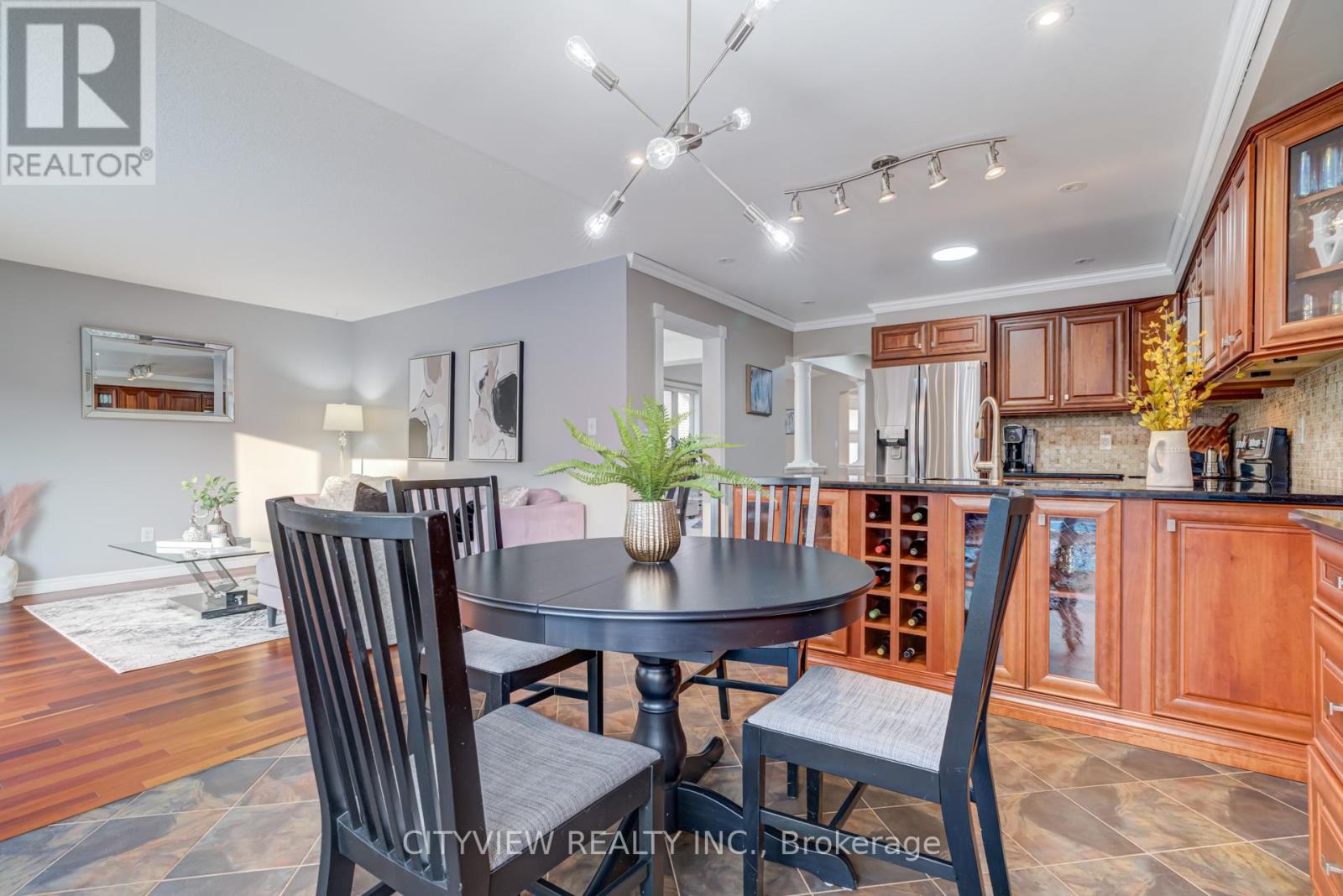 3339 Cactus Gate, Mississauga, ON - Indoor Photo Showing Dining Room