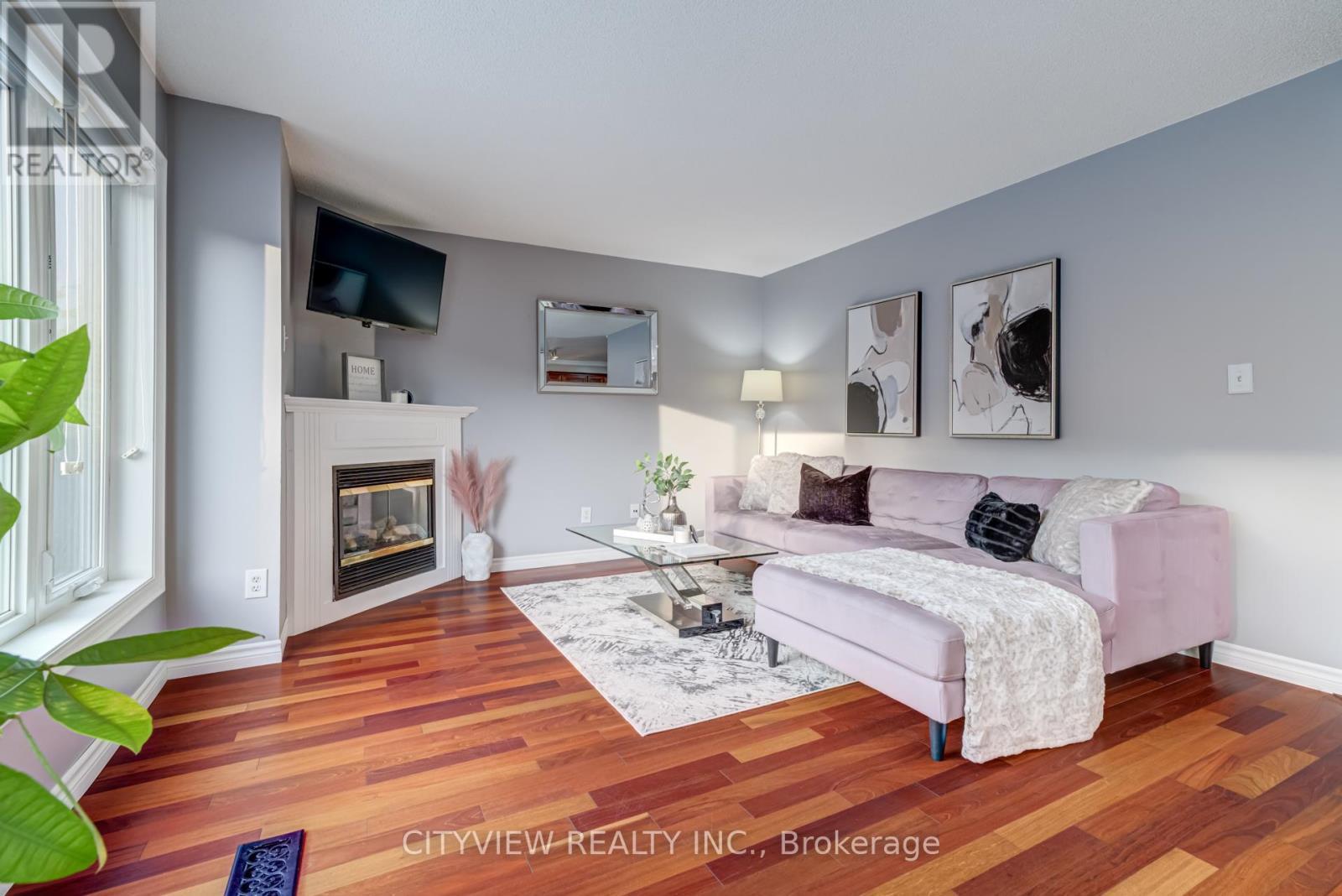 3339 Cactus Gate, Mississauga, ON - Indoor Photo Showing Living Room With Fireplace