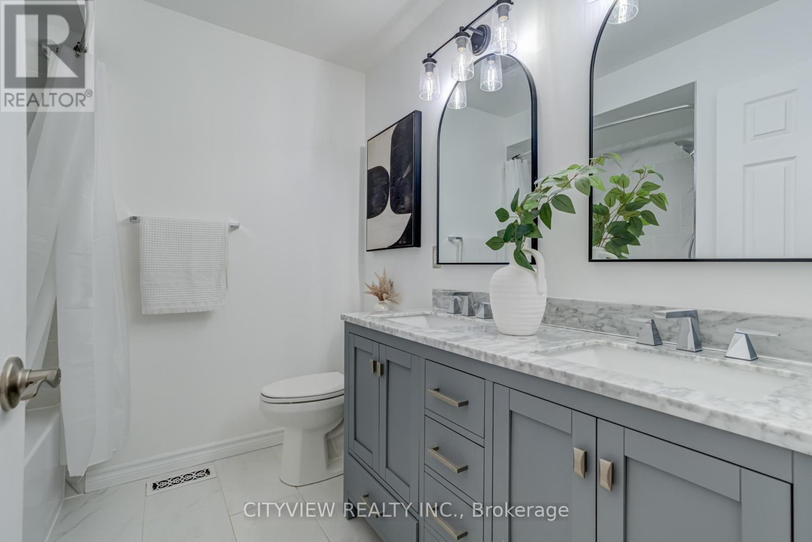 3339 Cactus Gate, Mississauga, ON - Indoor Photo Showing Bathroom