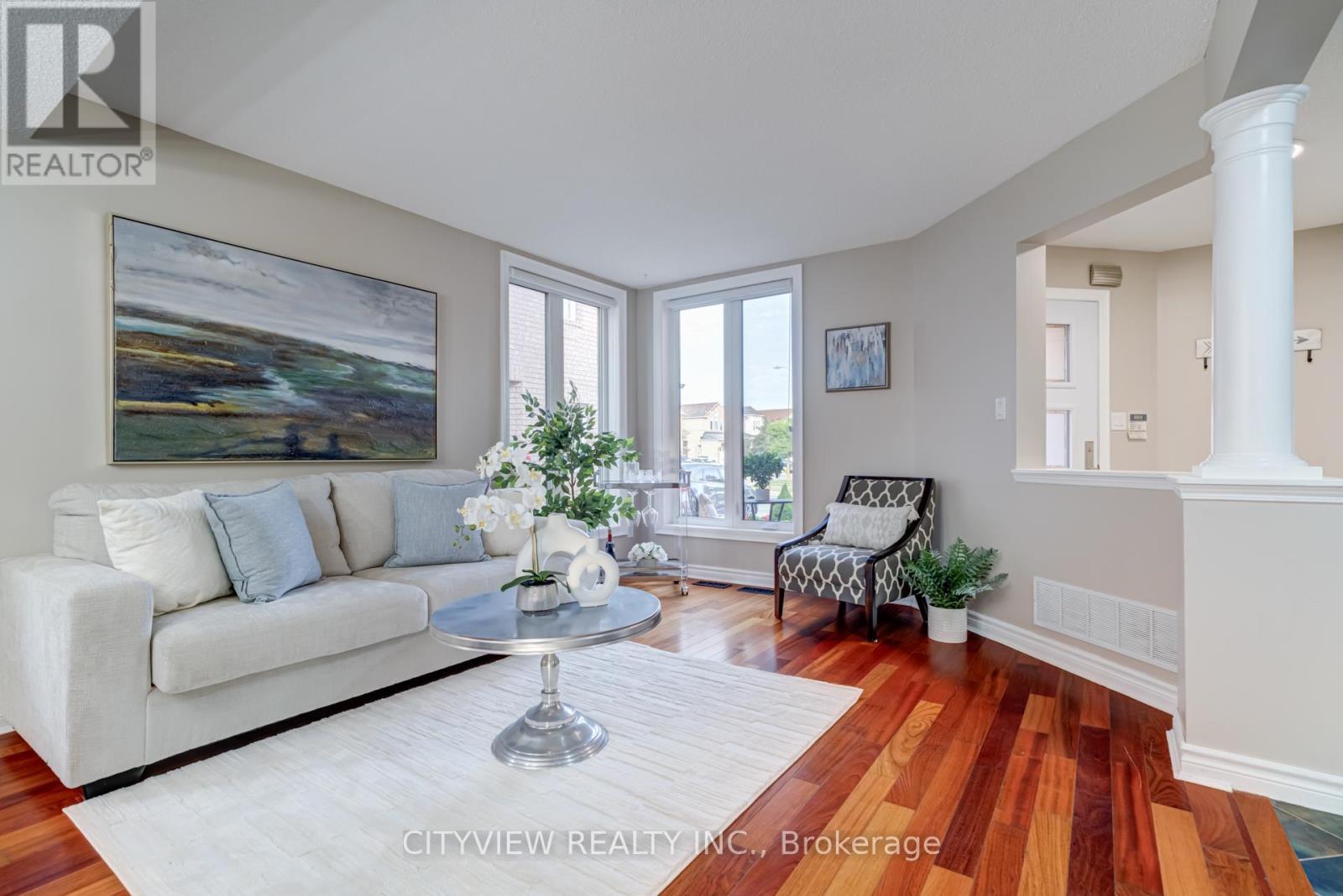 3339 Cactus Gate, Mississauga, ON - Indoor Photo Showing Living Room