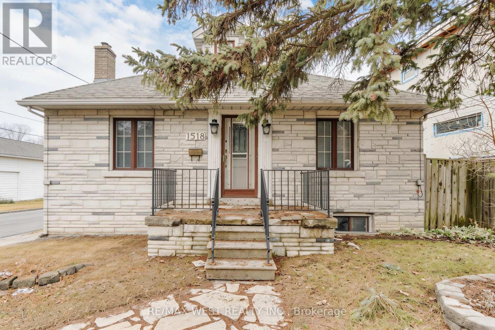 1518 Cawthra Road, Mississauga, ON - Outdoor