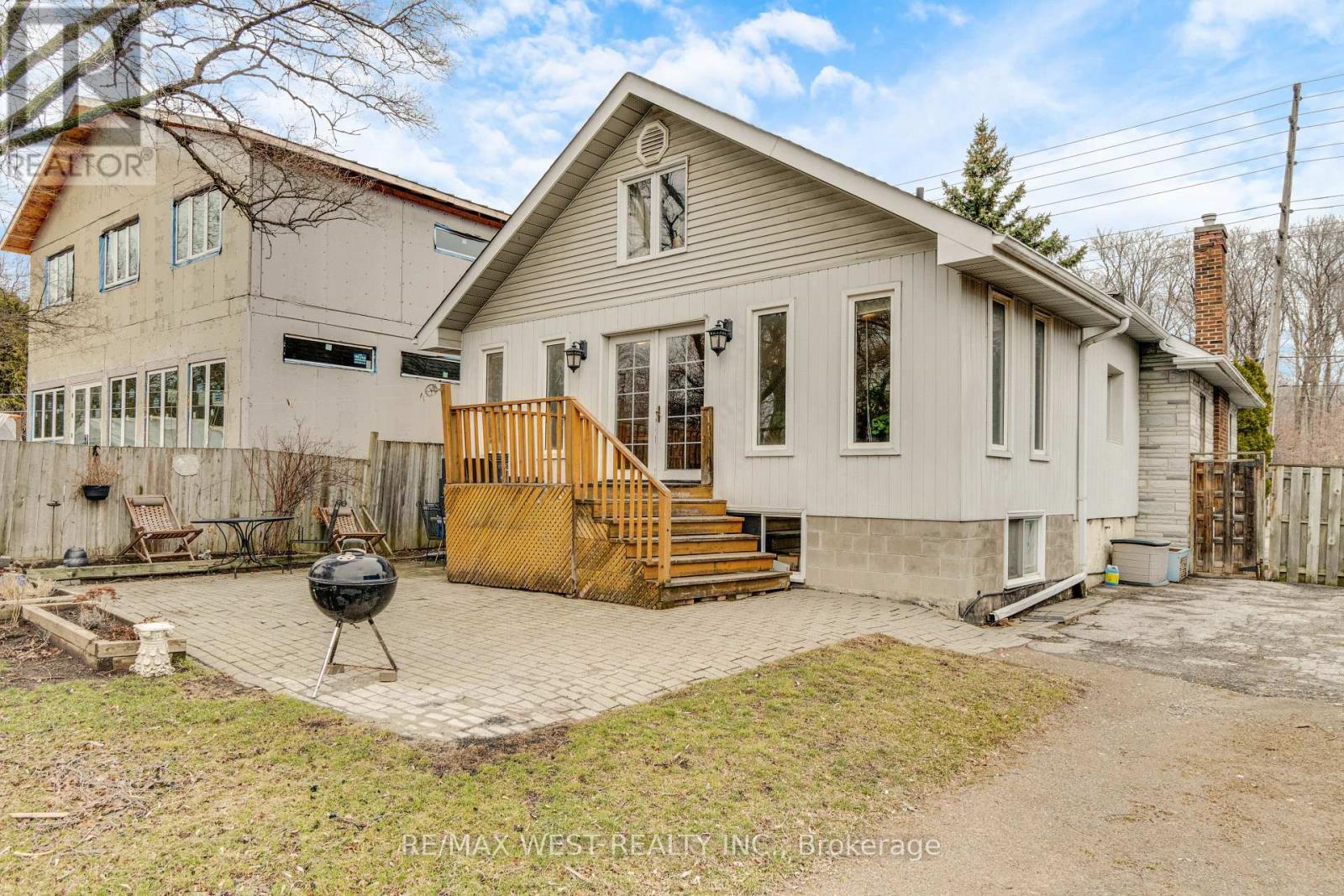1518 Cawthra Road, Mississauga, ON - Outdoor