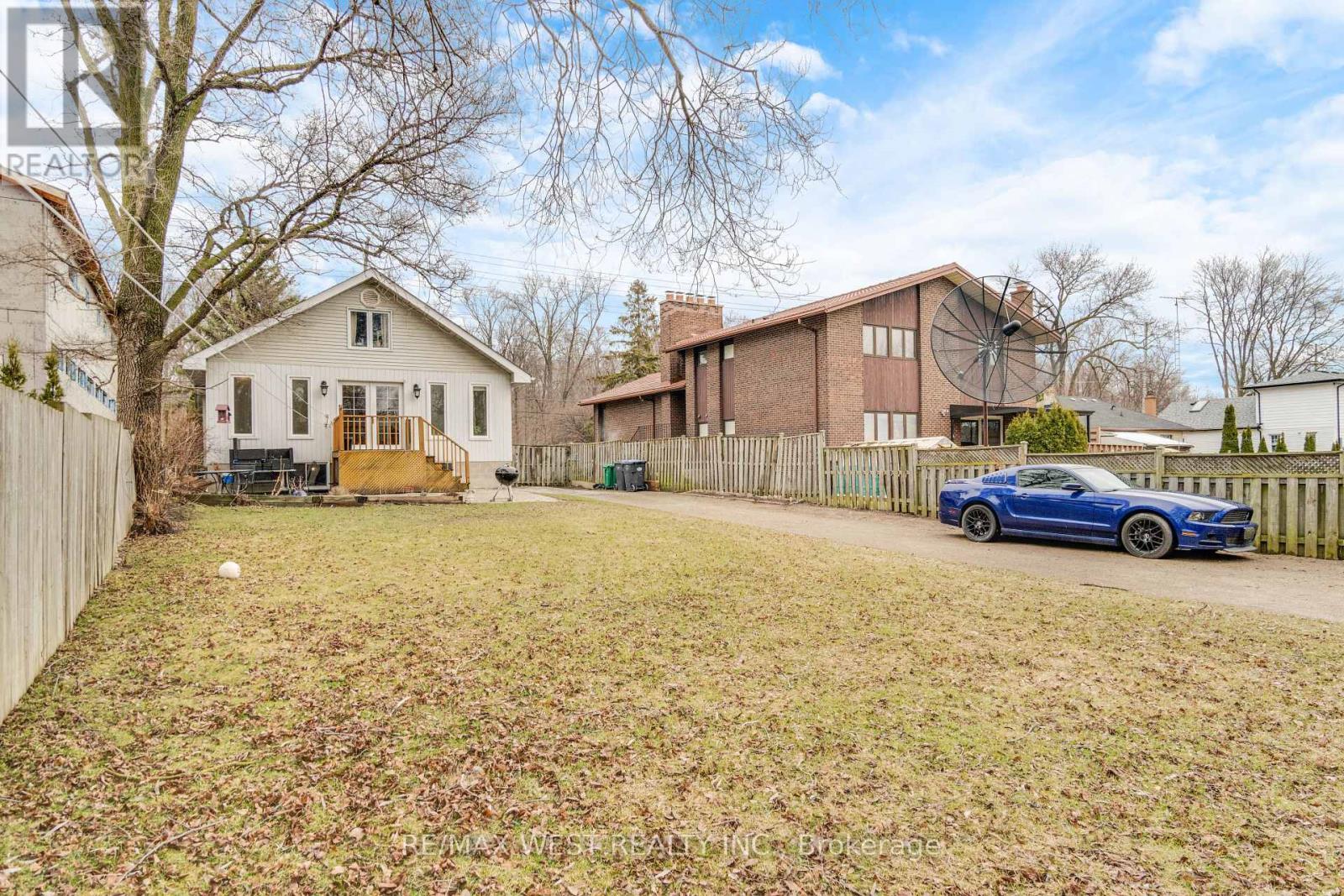 1518 Cawthra Road, Mississauga, ON - Outdoor