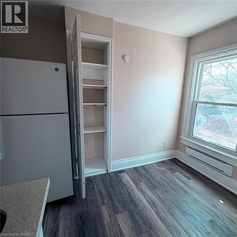 95 Sanford Avenue N, Hamilton, ON - Indoor Photo Showing Other Room