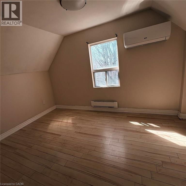 95 Sanford Avenue N, Hamilton, ON - Indoor Photo Showing Other Room
