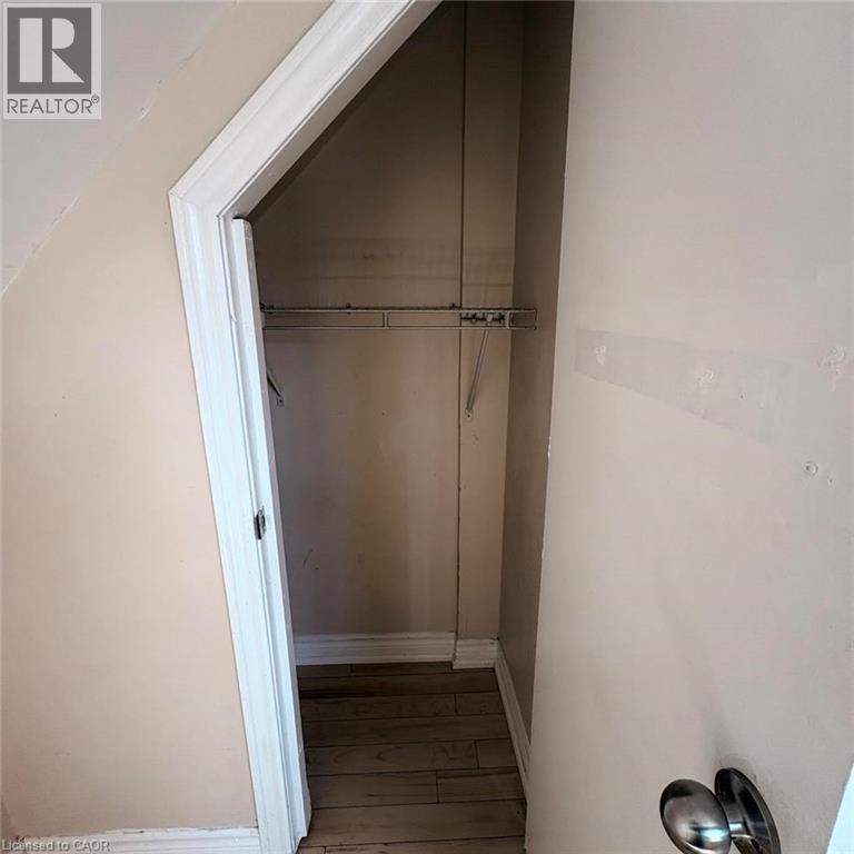 95 Sanford Avenue N, Hamilton, ON - Indoor Photo Showing Other Room