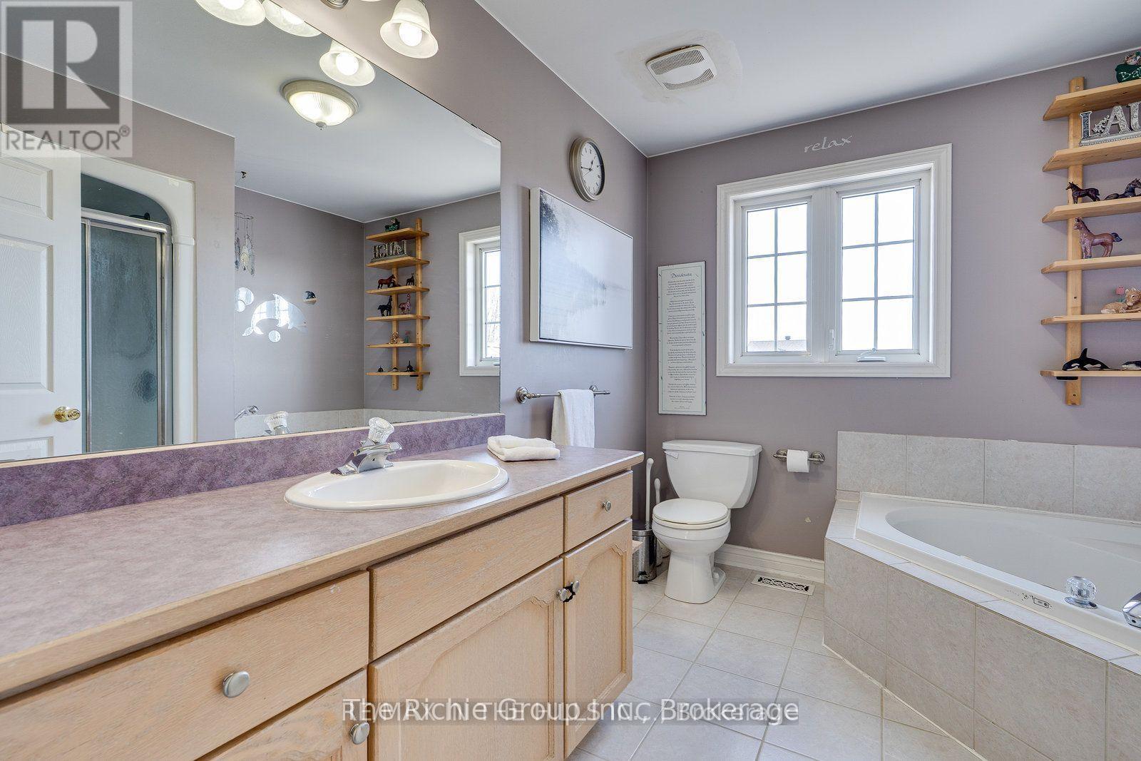 609 Simon Street, Shelburne, ON - Indoor Photo Showing Bathroom