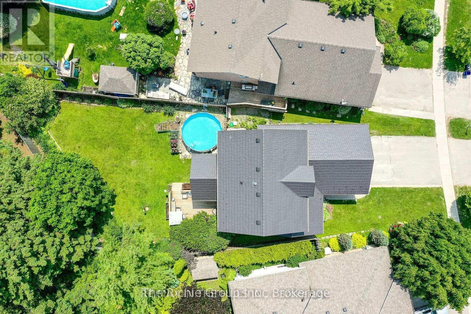 609 Simon Street, Shelburne, ON - Outdoor With Above Ground Pool