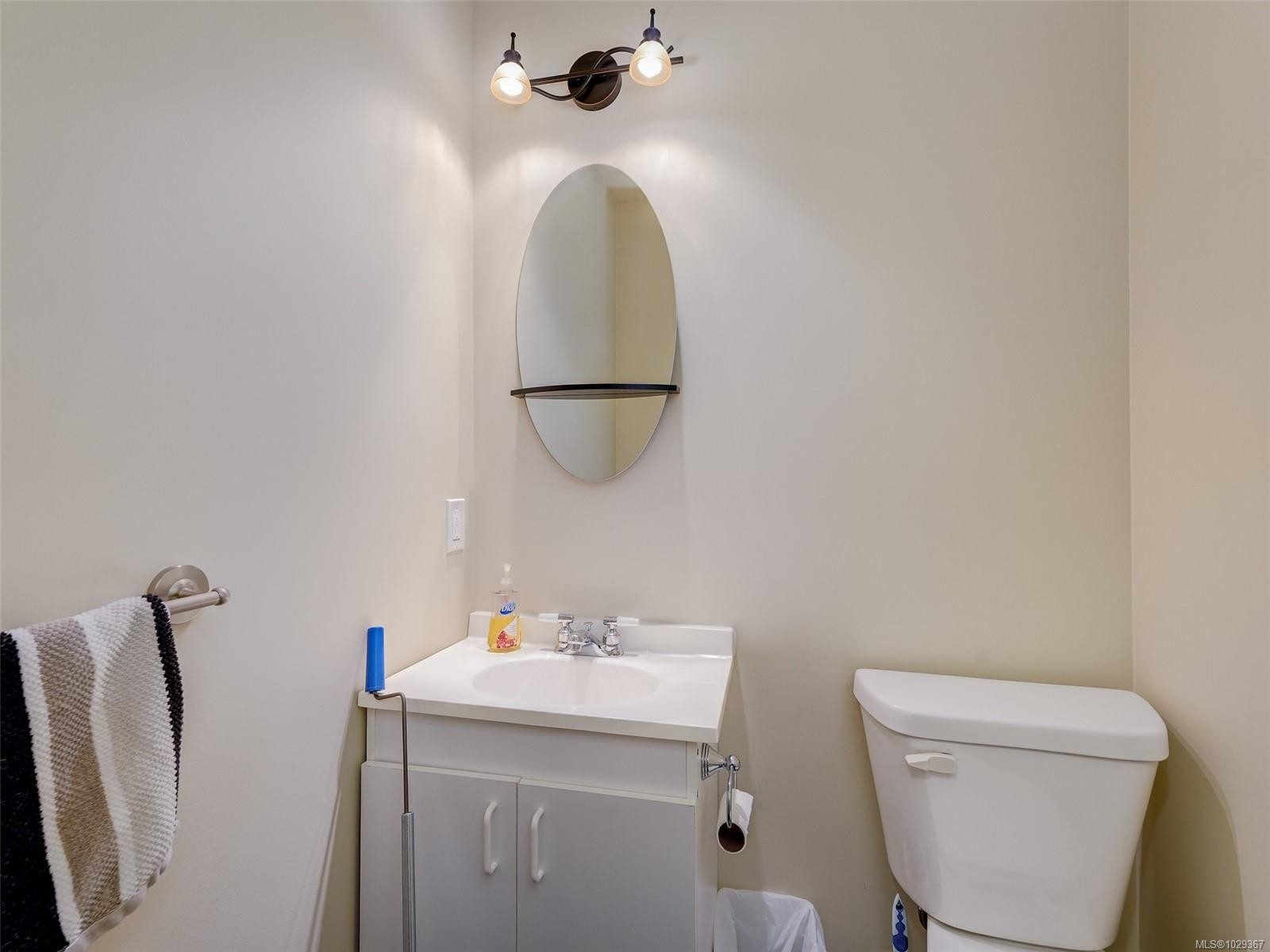 2099 Maple Ave South, Sooke, BC
