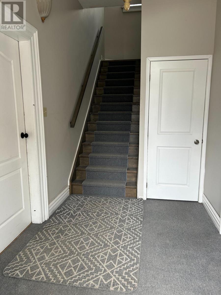 166 Collier Street, Barrie, ON - Indoor Photo Showing Other Room