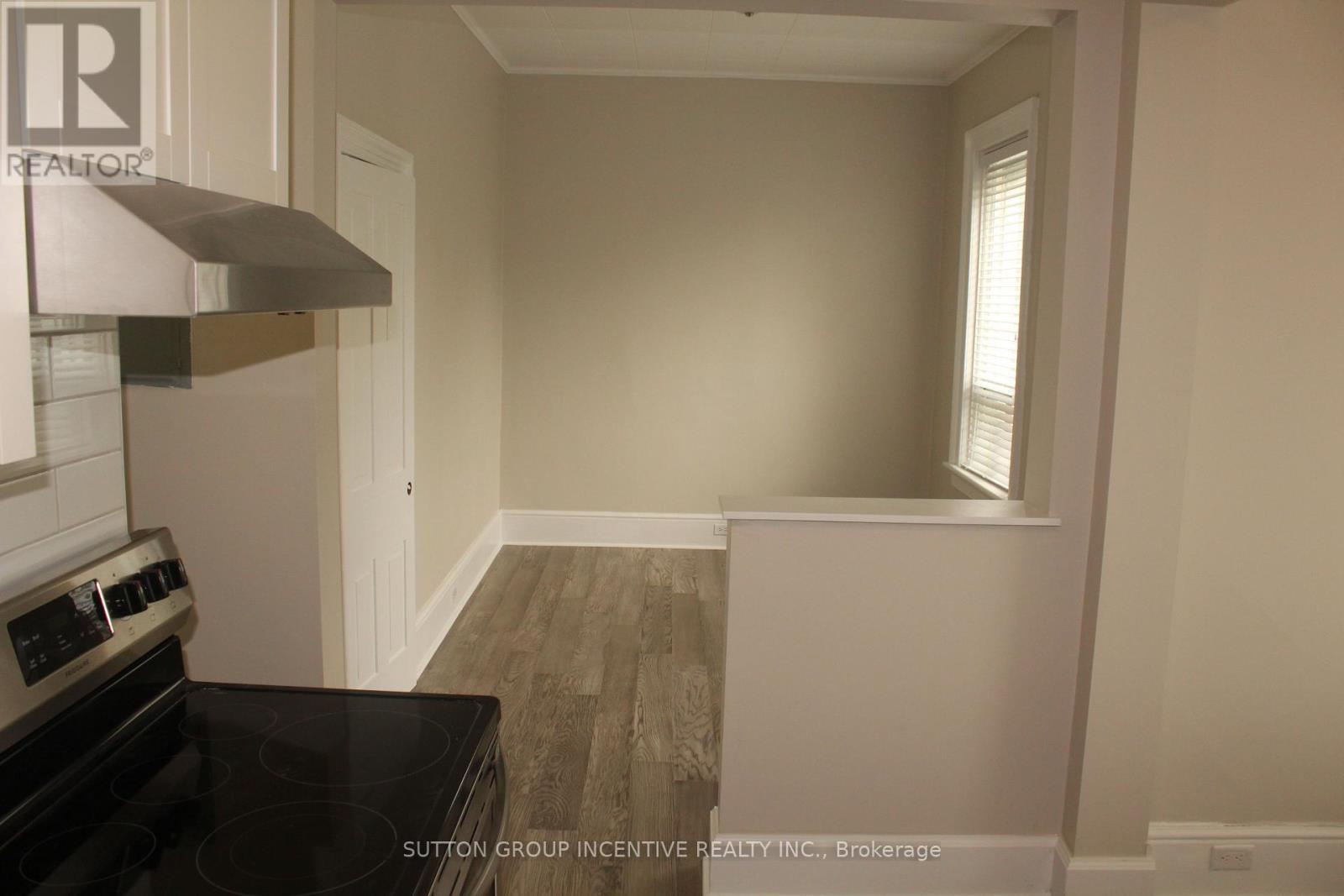 166 Collier Street, Barrie, ON - Indoor