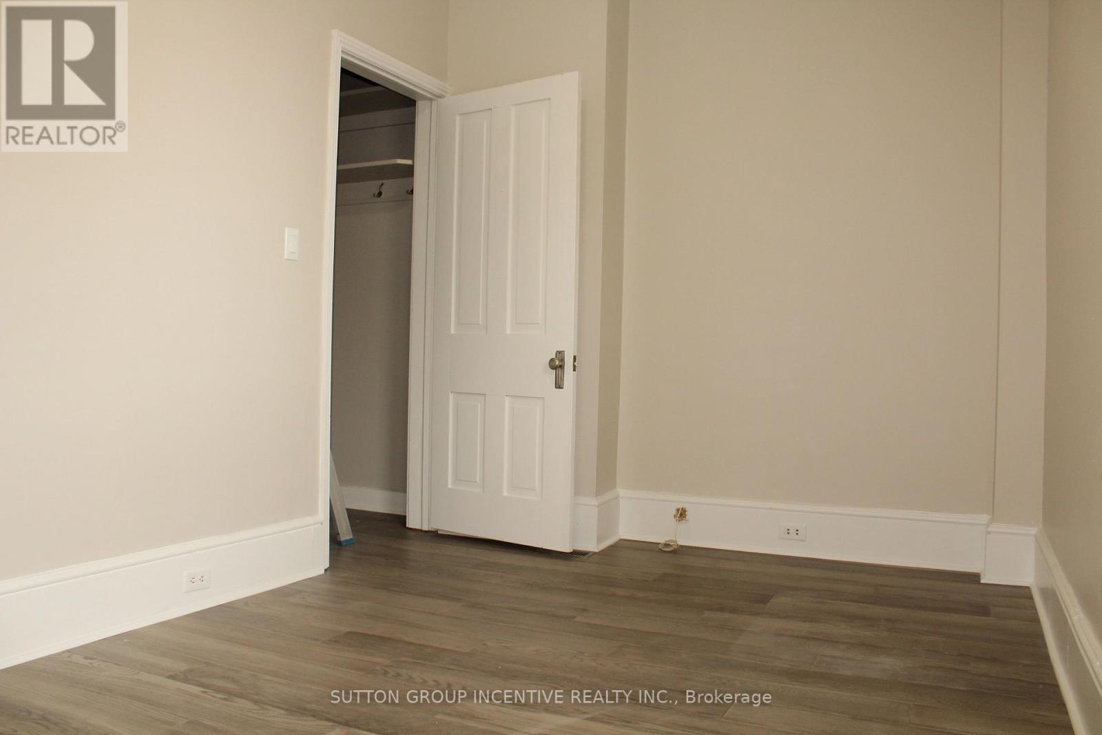 166 Collier Street, Barrie, ON - Indoor Photo Showing Other Room