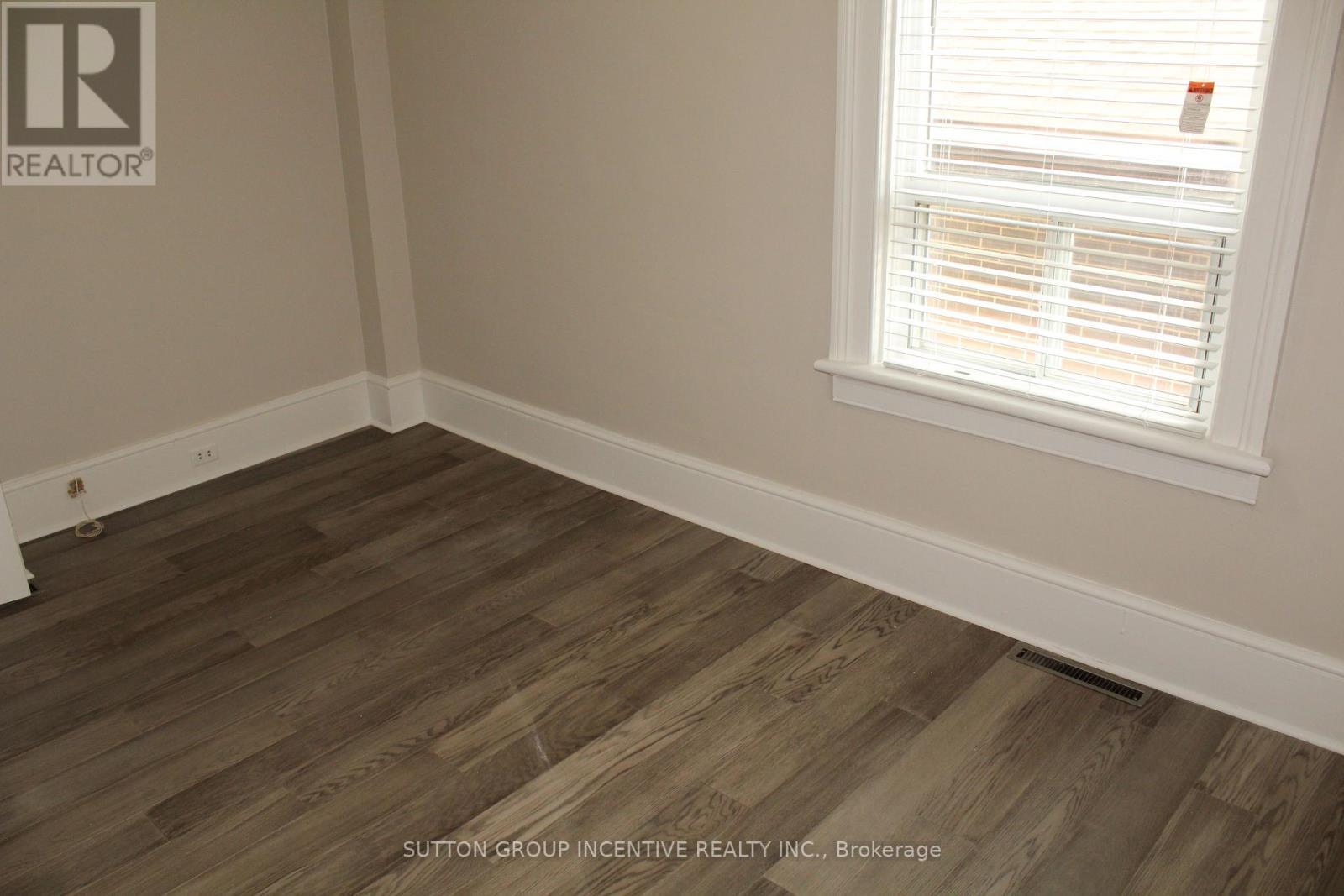 166 Collier Street, Barrie, ON - Indoor Photo Showing Other Room