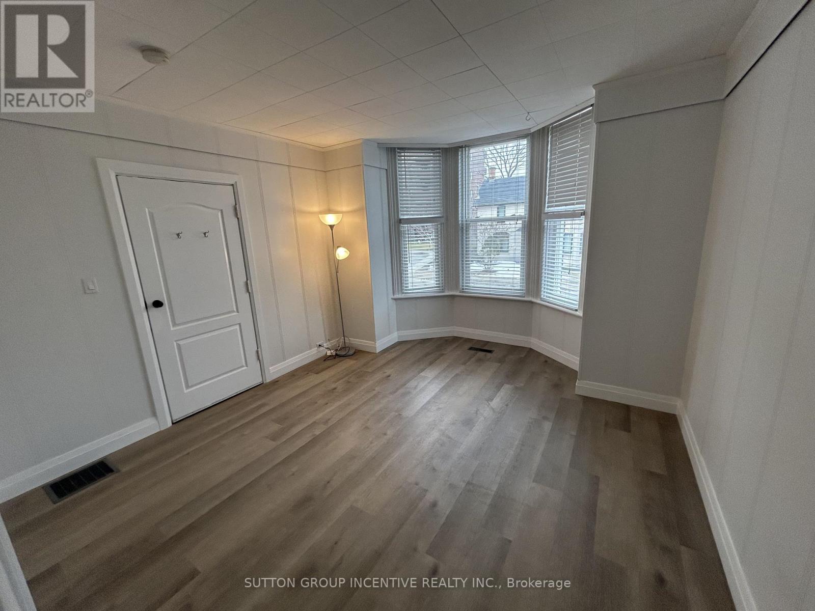 166 Collier Street, Barrie, ON - Indoor Photo Showing Other Room