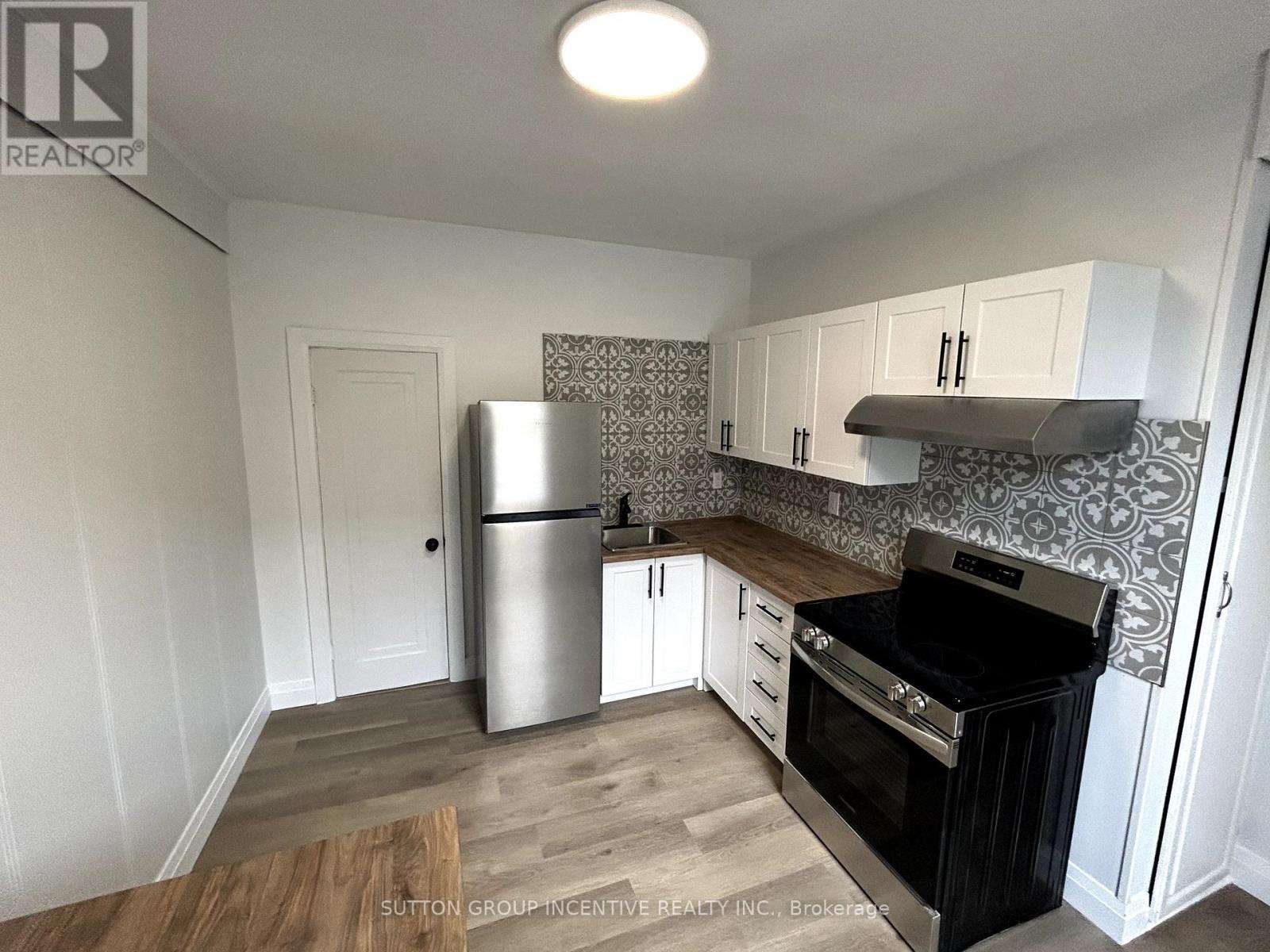 166 Collier Street, Barrie, ON - Indoor Photo Showing Kitchen