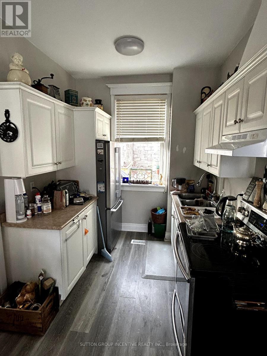 166 Collier Street, Barrie, ON - Indoor Photo Showing Kitchen