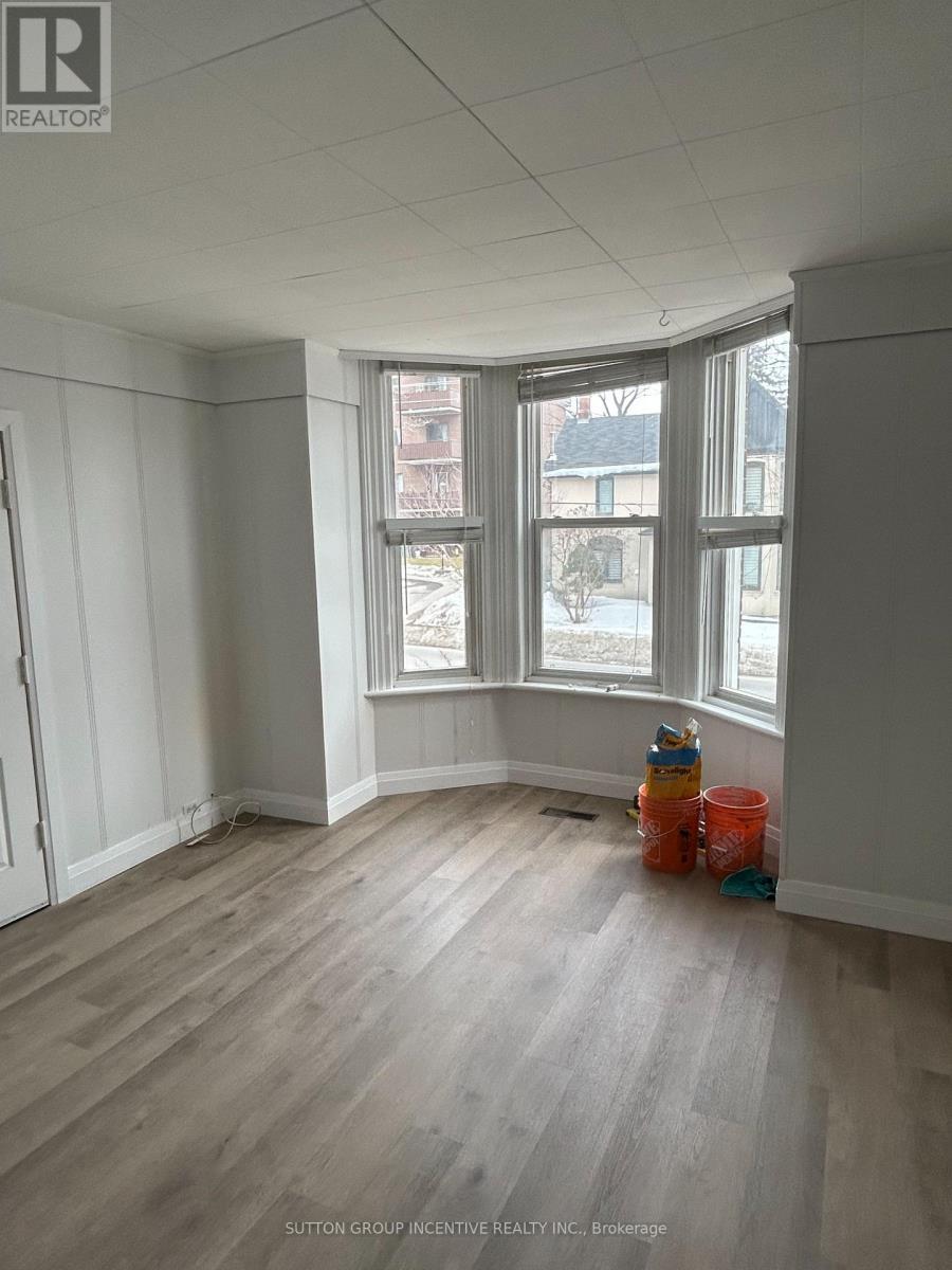 166 Collier Street, Barrie, ON - Indoor Photo Showing Other Room
