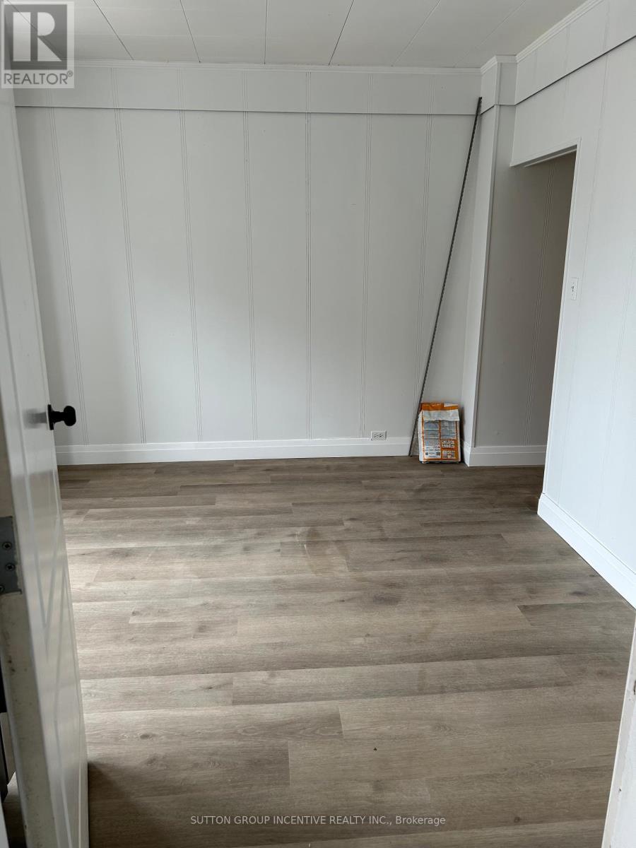 166 Collier Street, Barrie, ON - Indoor Photo Showing Other Room