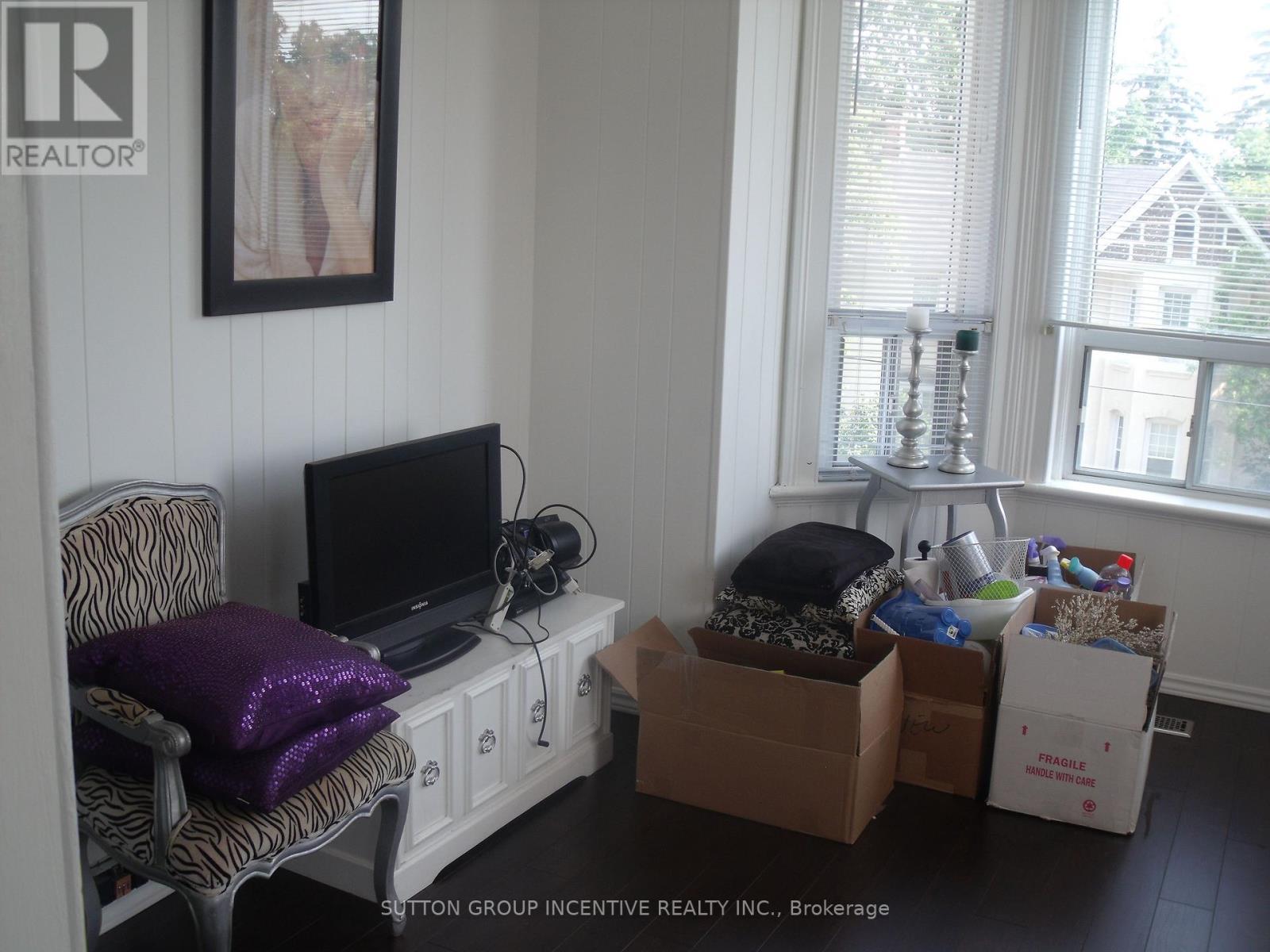 166 Collier Street, Barrie, ON - Indoor