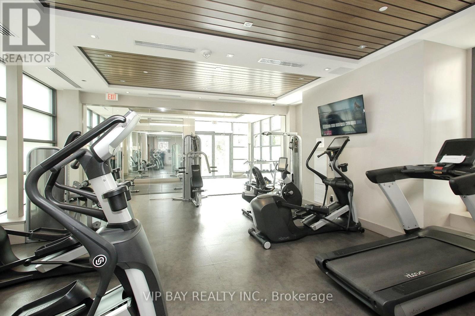511 - 9618 Yonge Street, Richmond Hill, ON - Indoor Photo Showing Gym Room