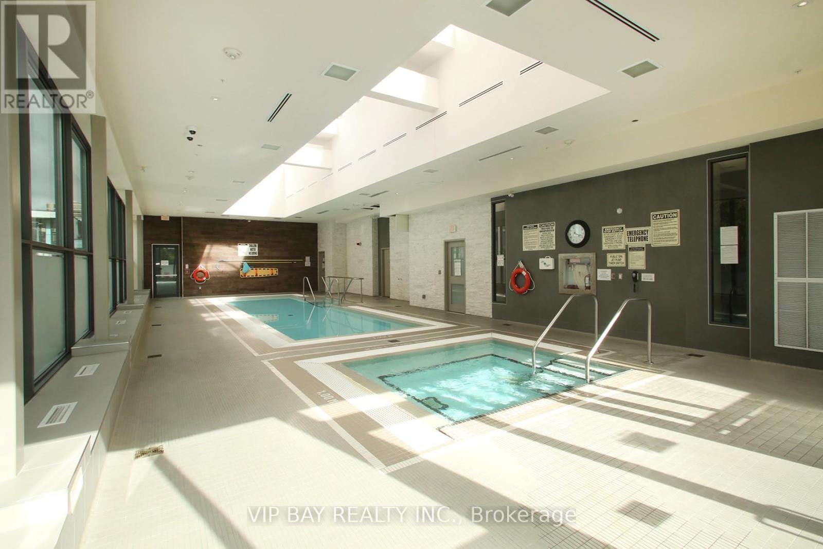 511 - 9618 Yonge Street, Richmond Hill, ON - Indoor Photo Showing Other Room With In Ground Pool