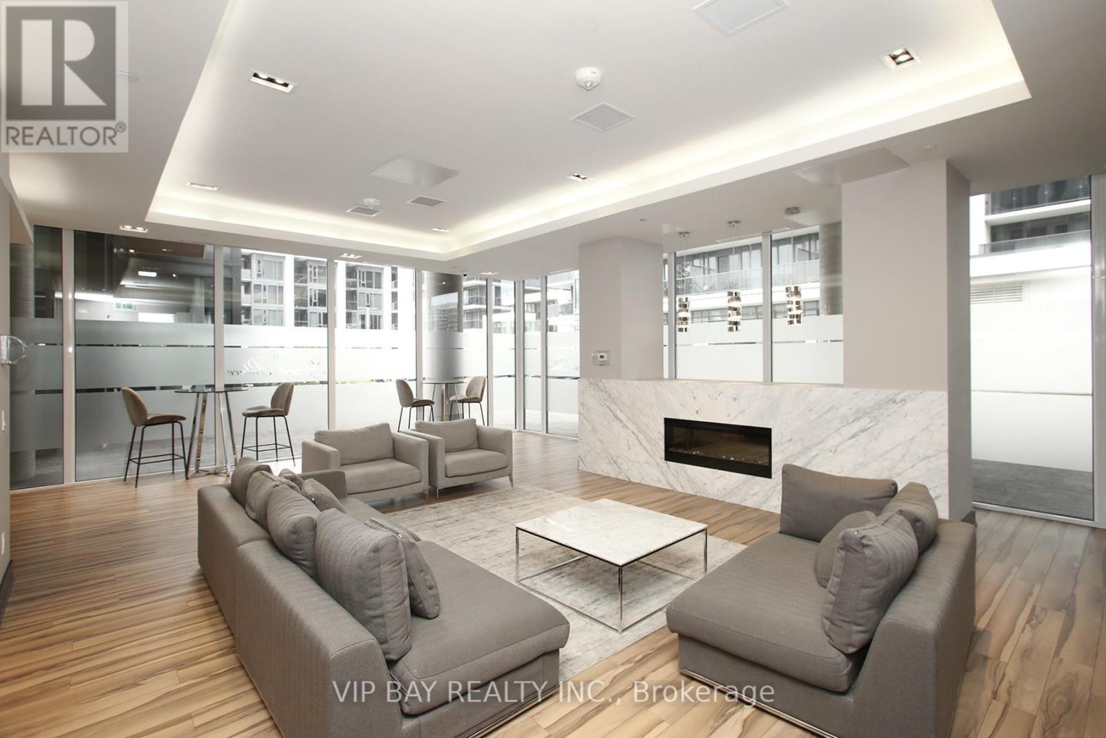 511 - 9618 Yonge Street, Richmond Hill, ON - Indoor Photo Showing Living Room With Fireplace