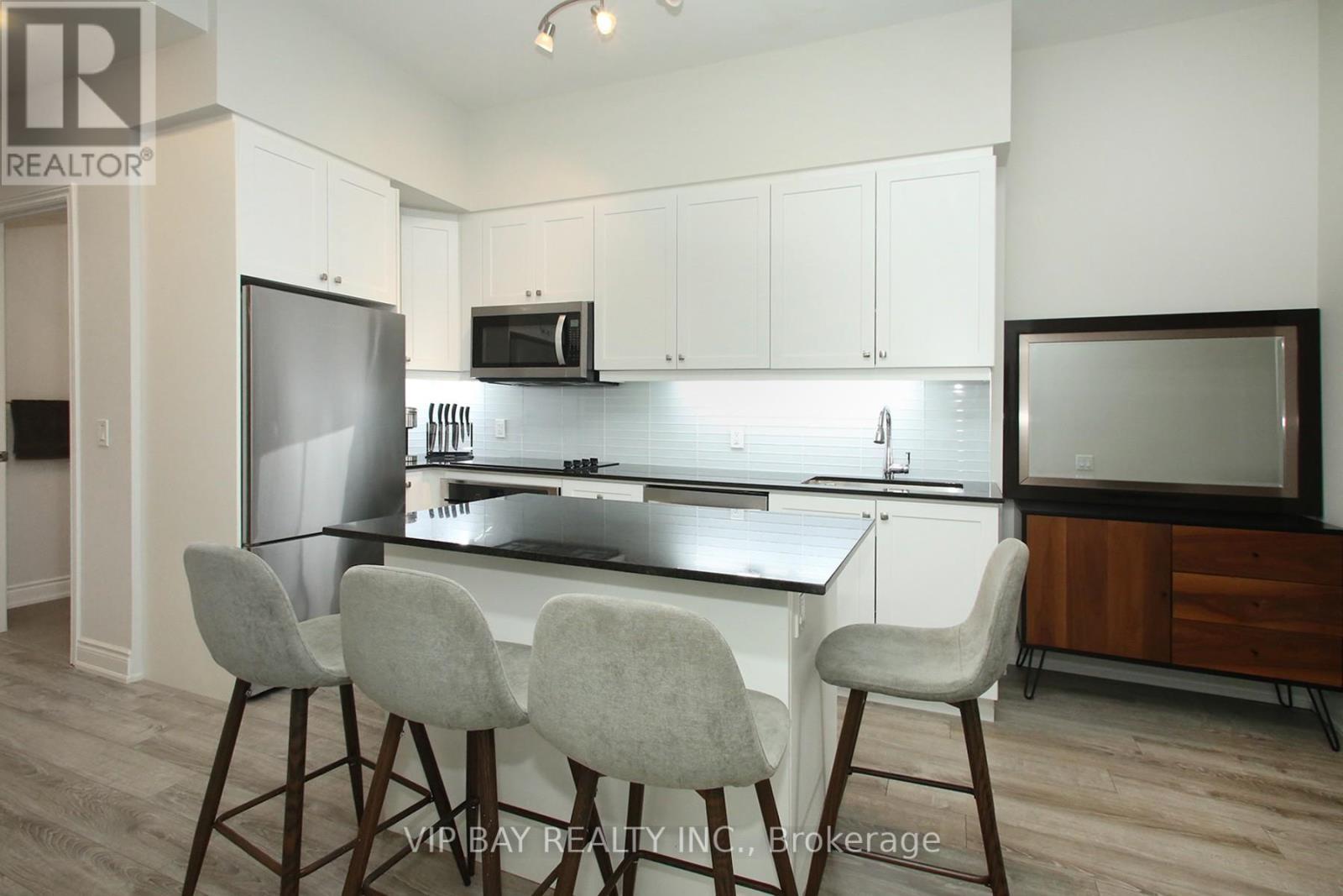 511 - 9618 Yonge Street, Richmond Hill, ON - Indoor Photo Showing Kitchen With Stainless Steel Kitchen With Upgraded Kitchen