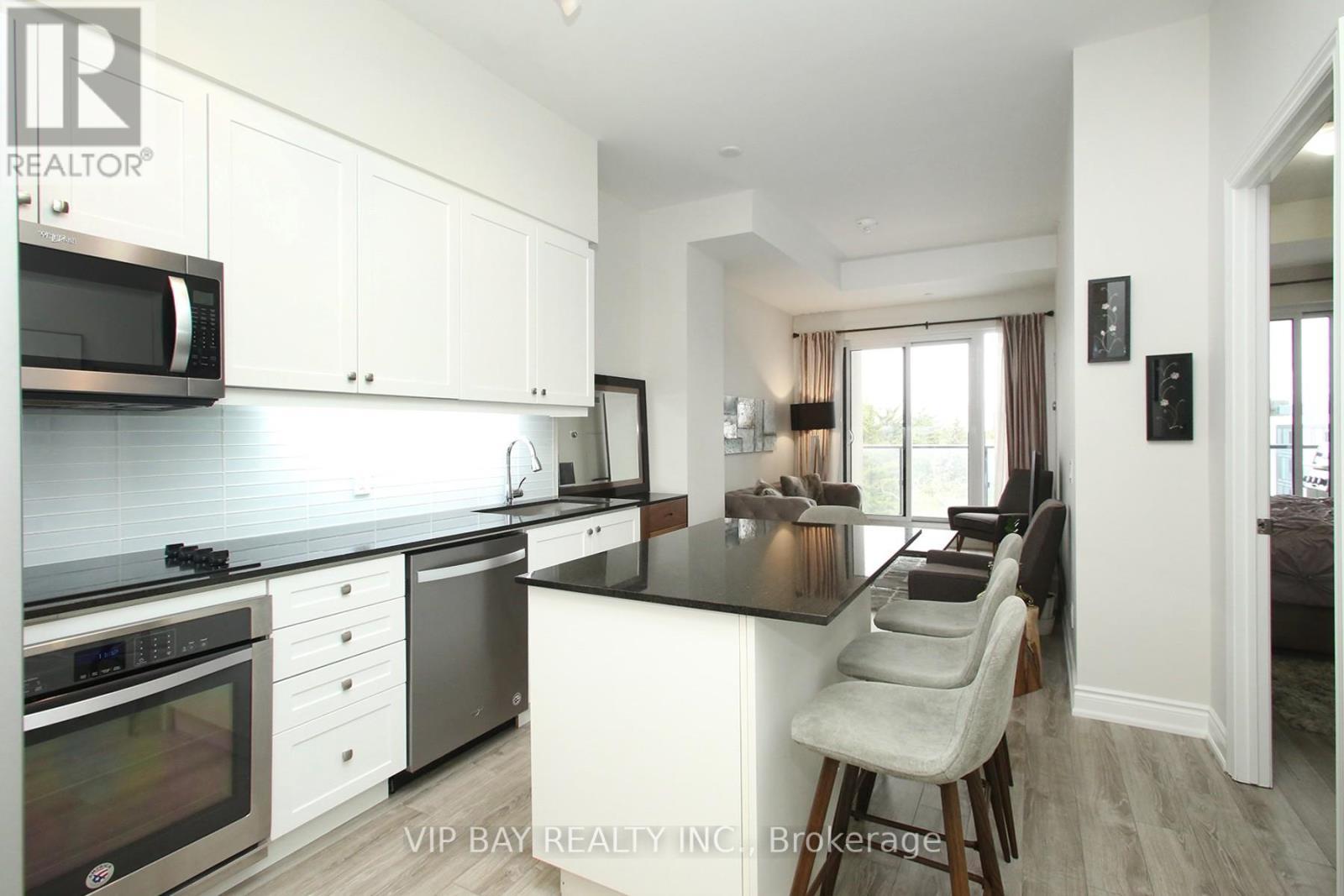 511 - 9618 Yonge Street, Richmond Hill, ON - Indoor Photo Showing Kitchen With Stainless Steel Kitchen