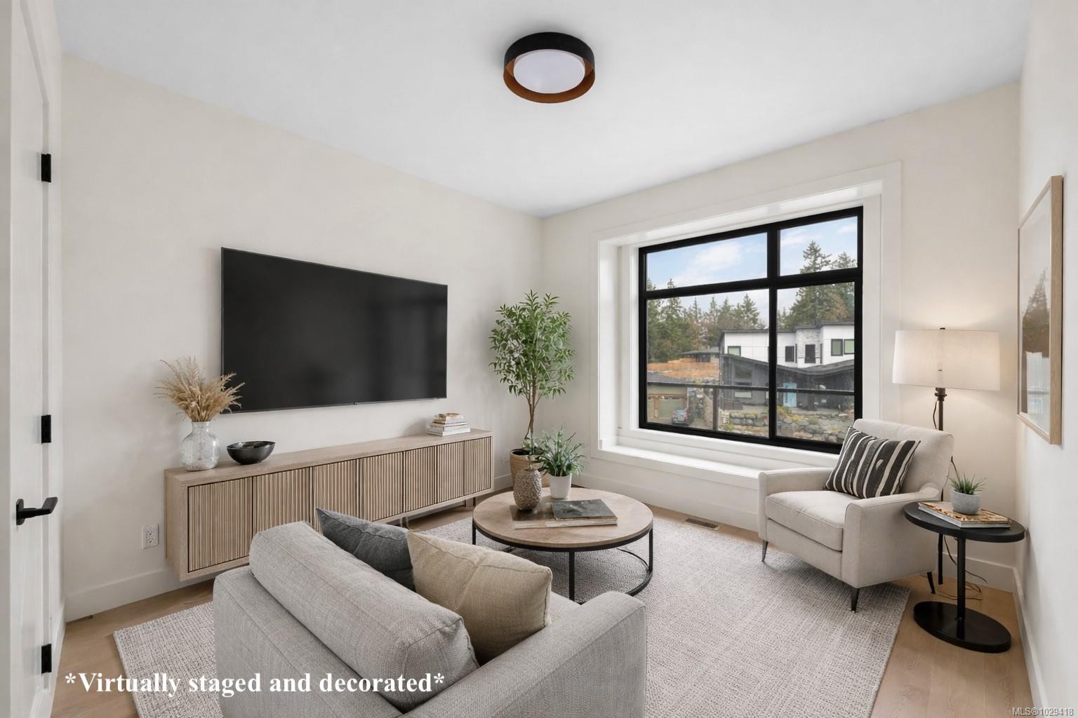 1203 Viewtop Rd, Duncan, BC - Indoor Photo Showing Living Room