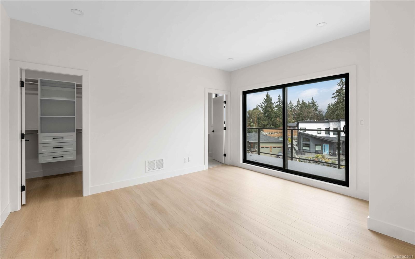 1203 Viewtop Rd, Duncan, BC - Indoor Photo Showing Other Room