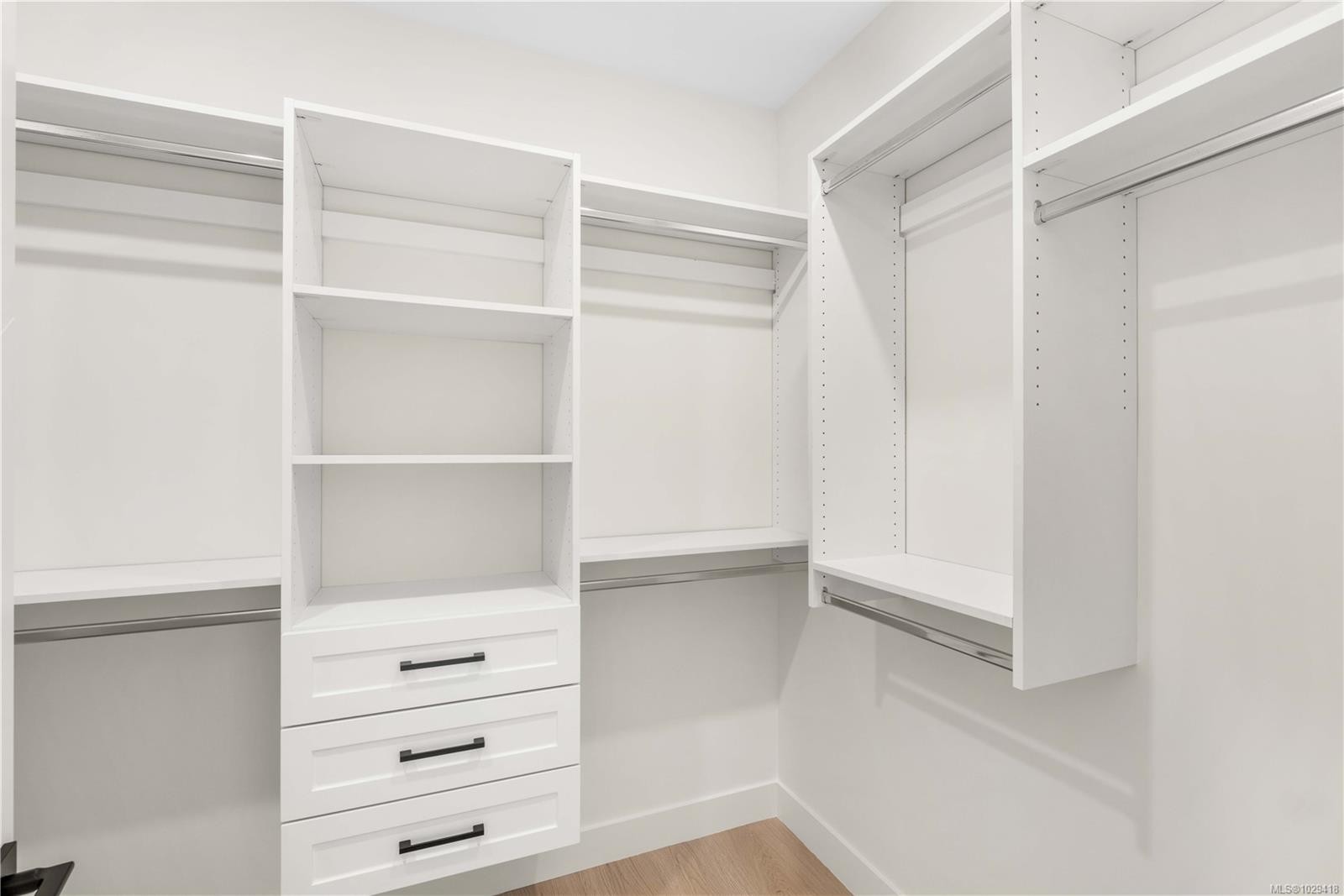 1203 Viewtop Rd, Duncan, BC - Indoor With Storage