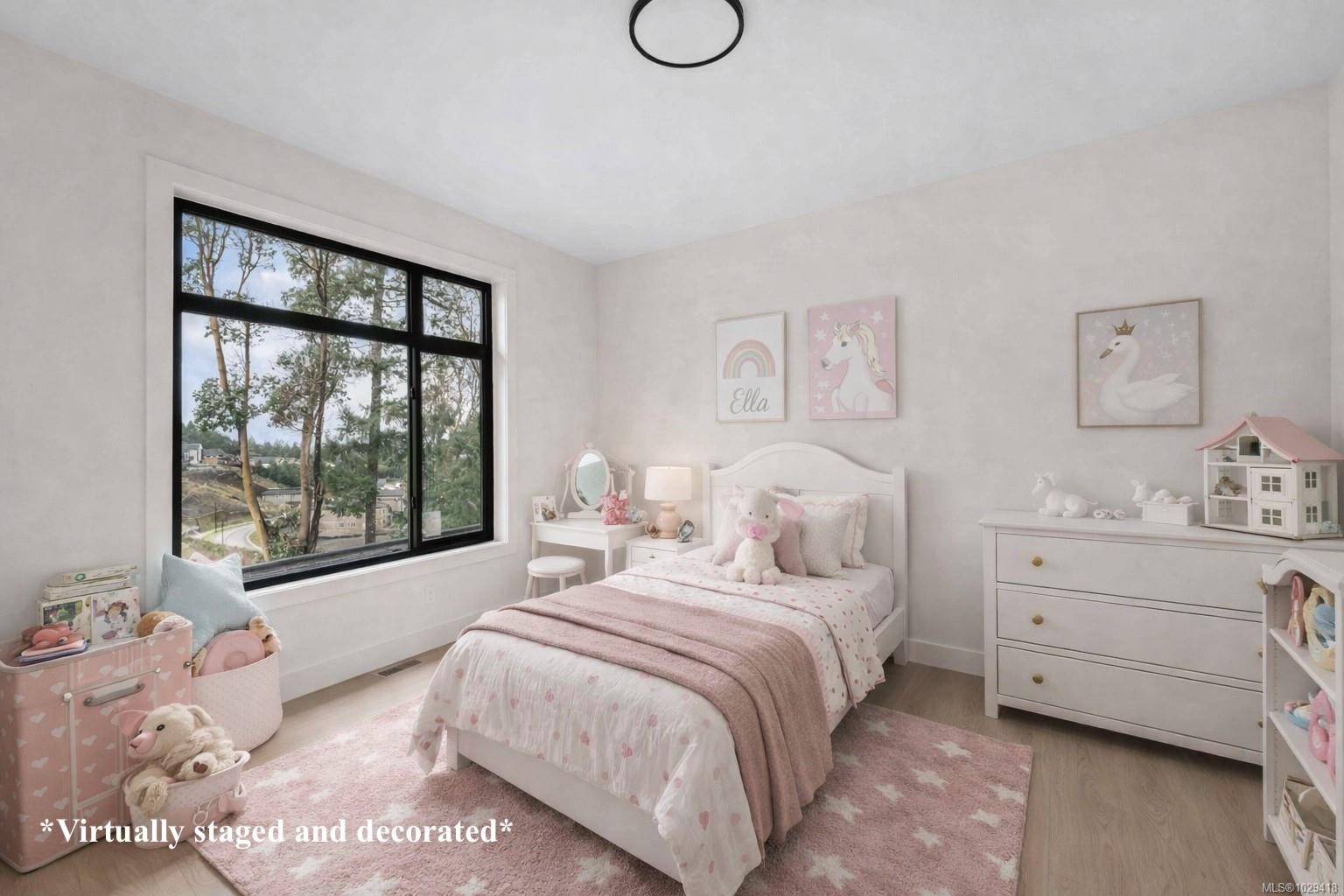 1203 Viewtop Rd, Duncan, BC - Indoor Photo Showing Bedroom