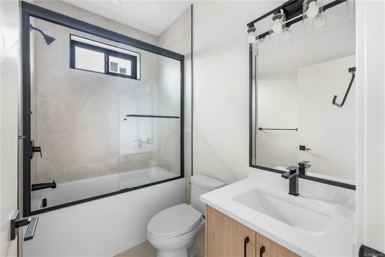 1203 Viewtop Rd, Duncan, BC - Indoor Photo Showing Bathroom