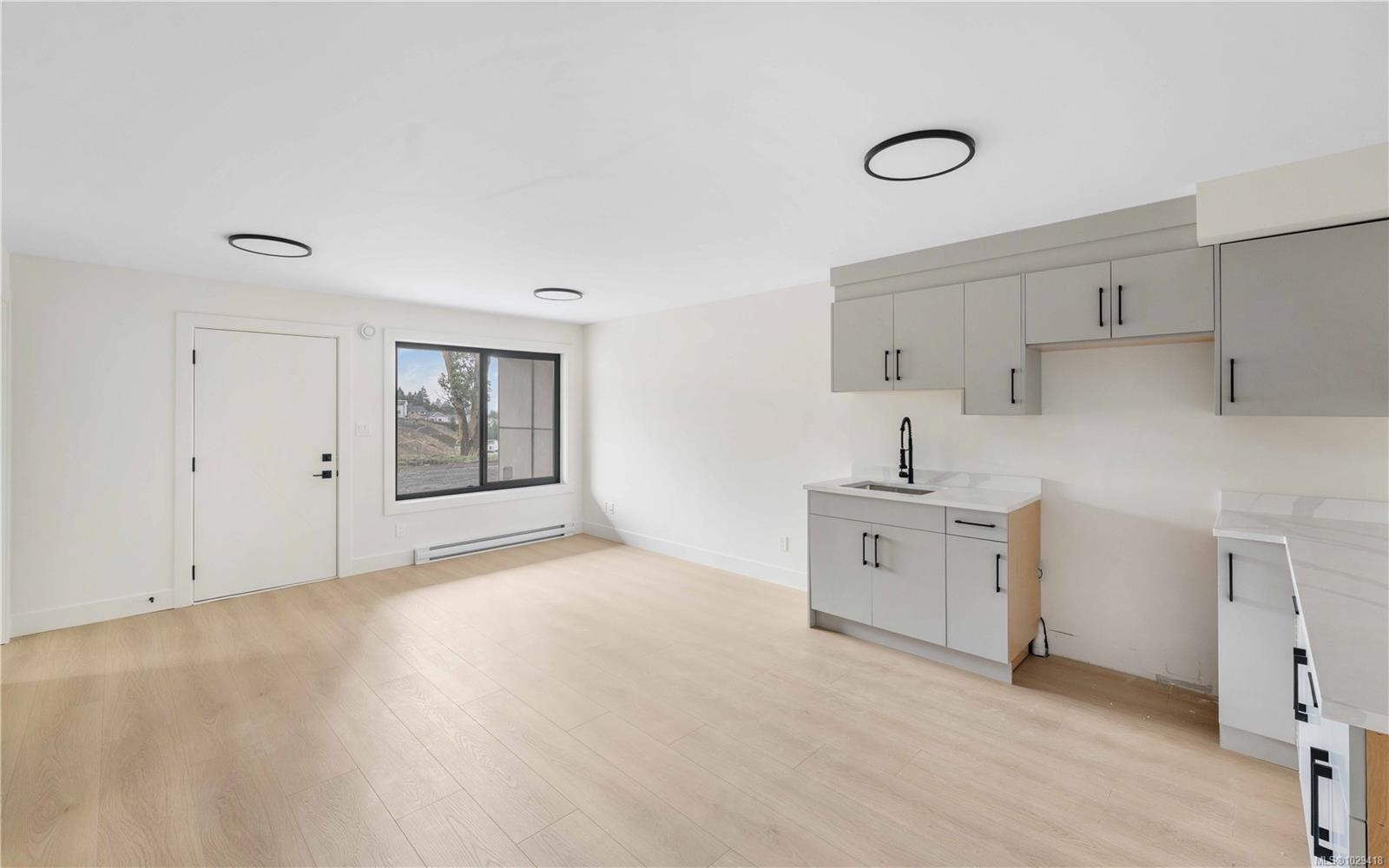 1203 Viewtop Rd, Duncan, BC - Indoor