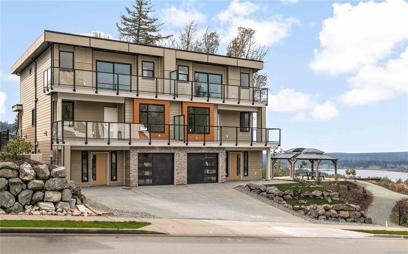 1201 Viewtop Rd, Duncan, BC - Outdoor