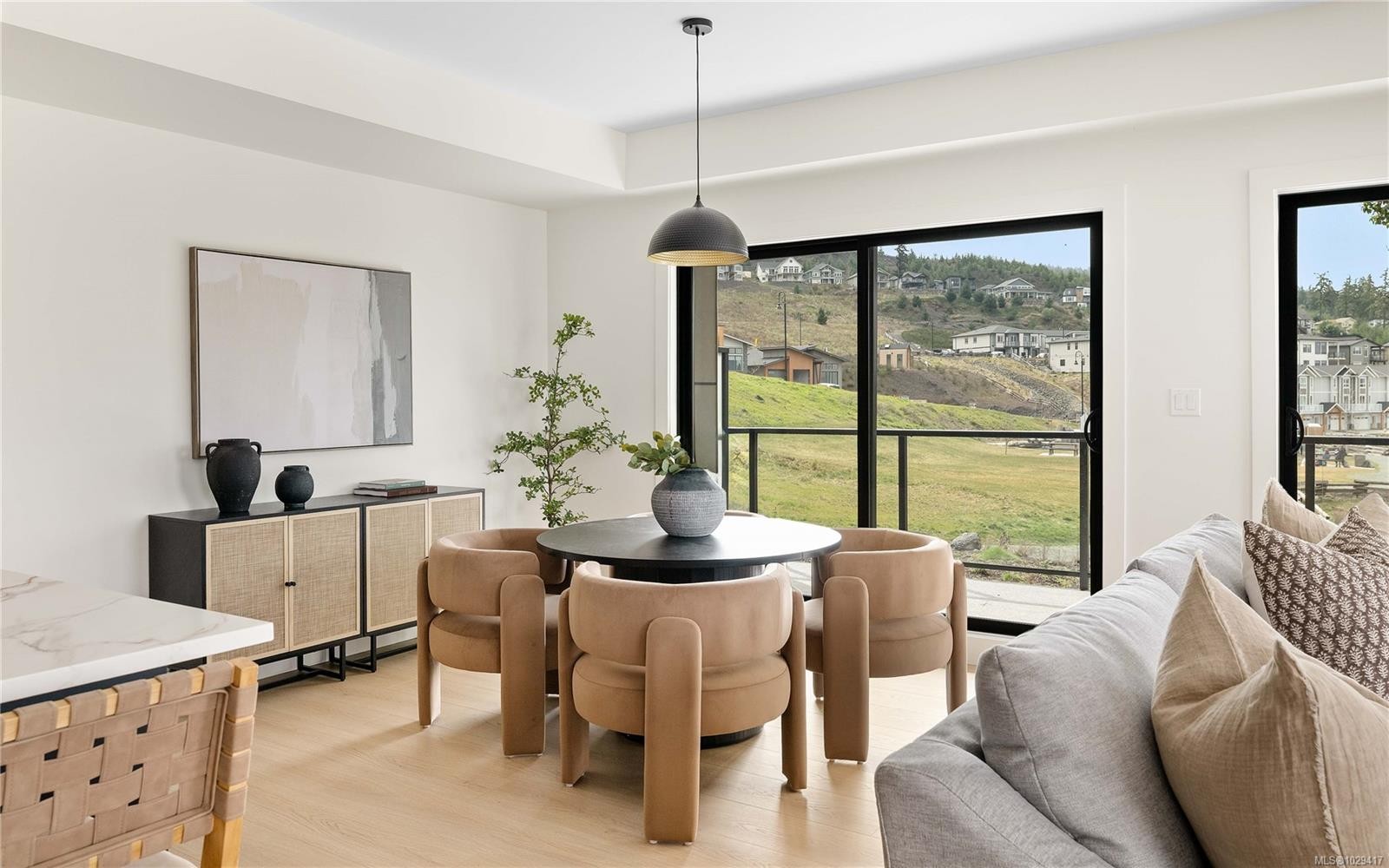 1201 Viewtop Rd, Duncan, BC - Indoor